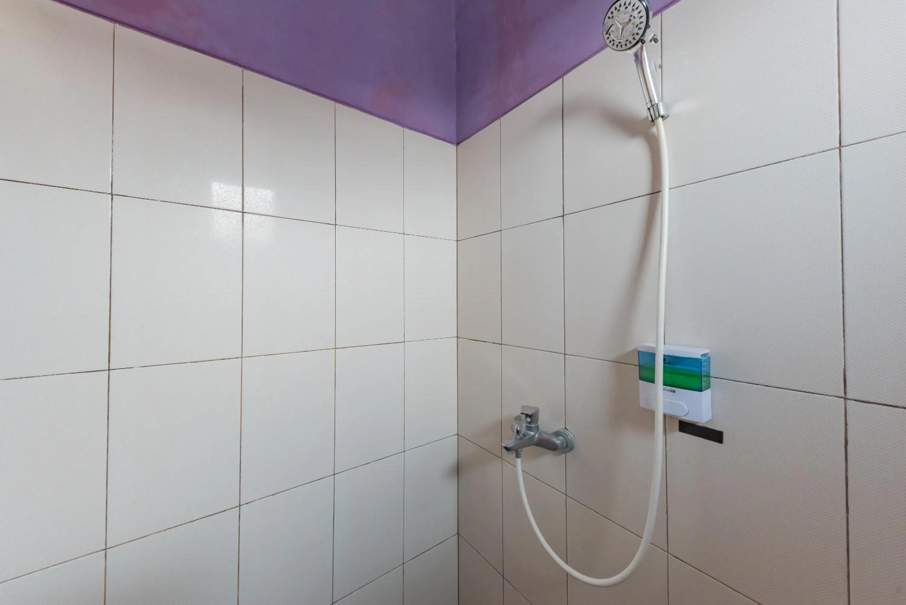 Shower in RedDoorz at Jalan Siliwangi Tasikmalaya