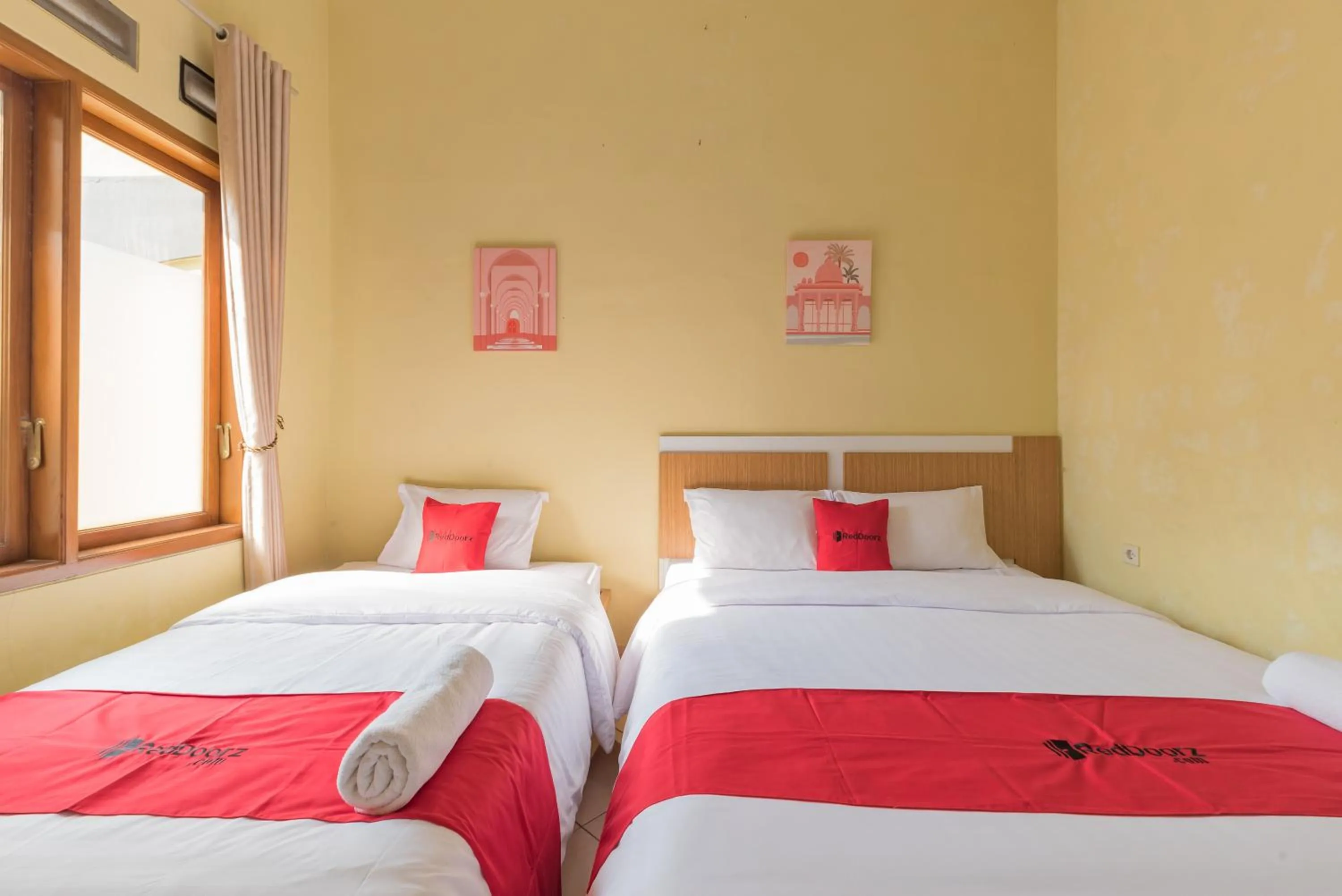 Bedroom, Bed in RedDoorz at Jalan Siliwangi Tasikmalaya