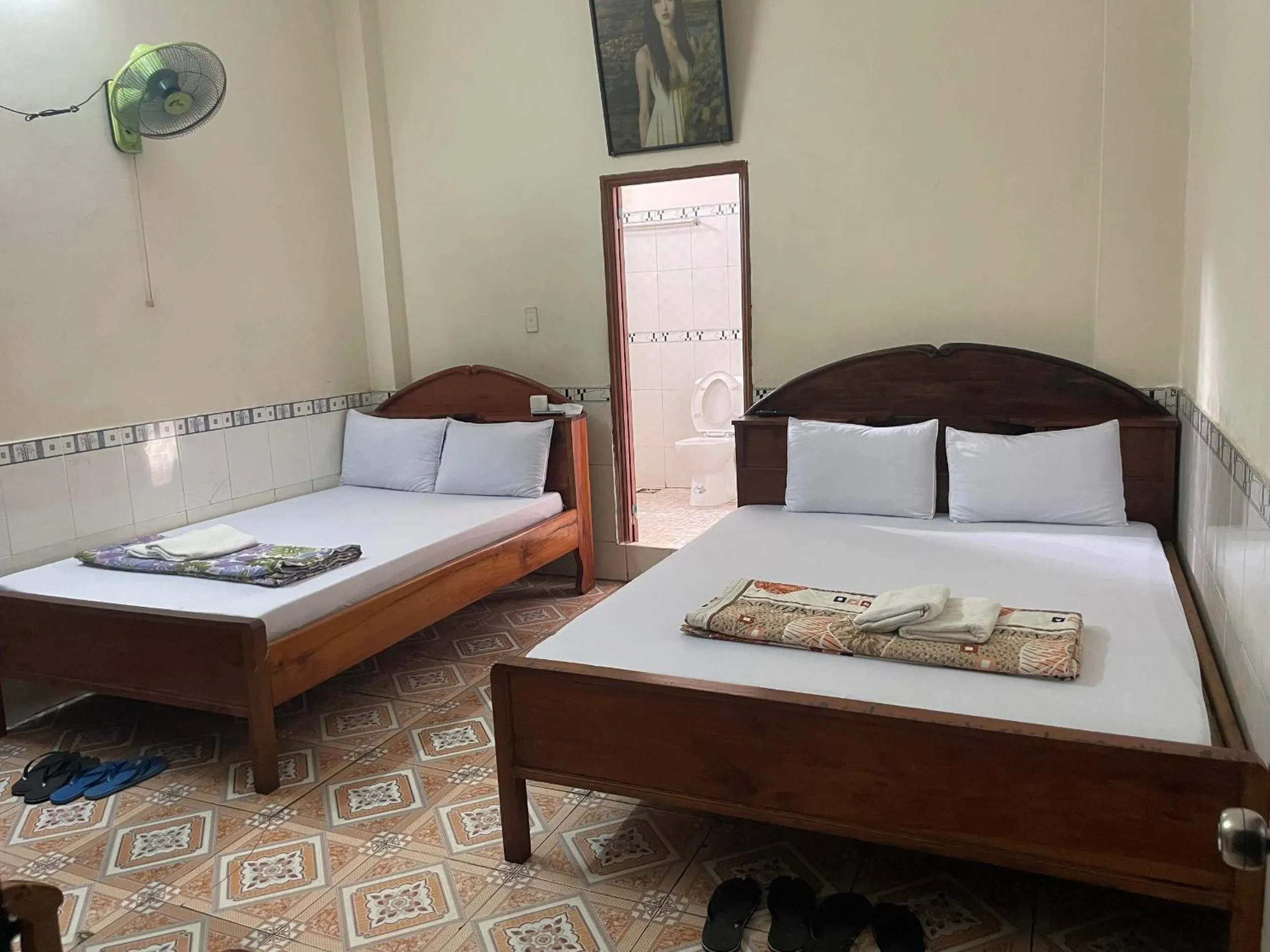 Bedroom, Bed in QUỲNH HOA HOTEL