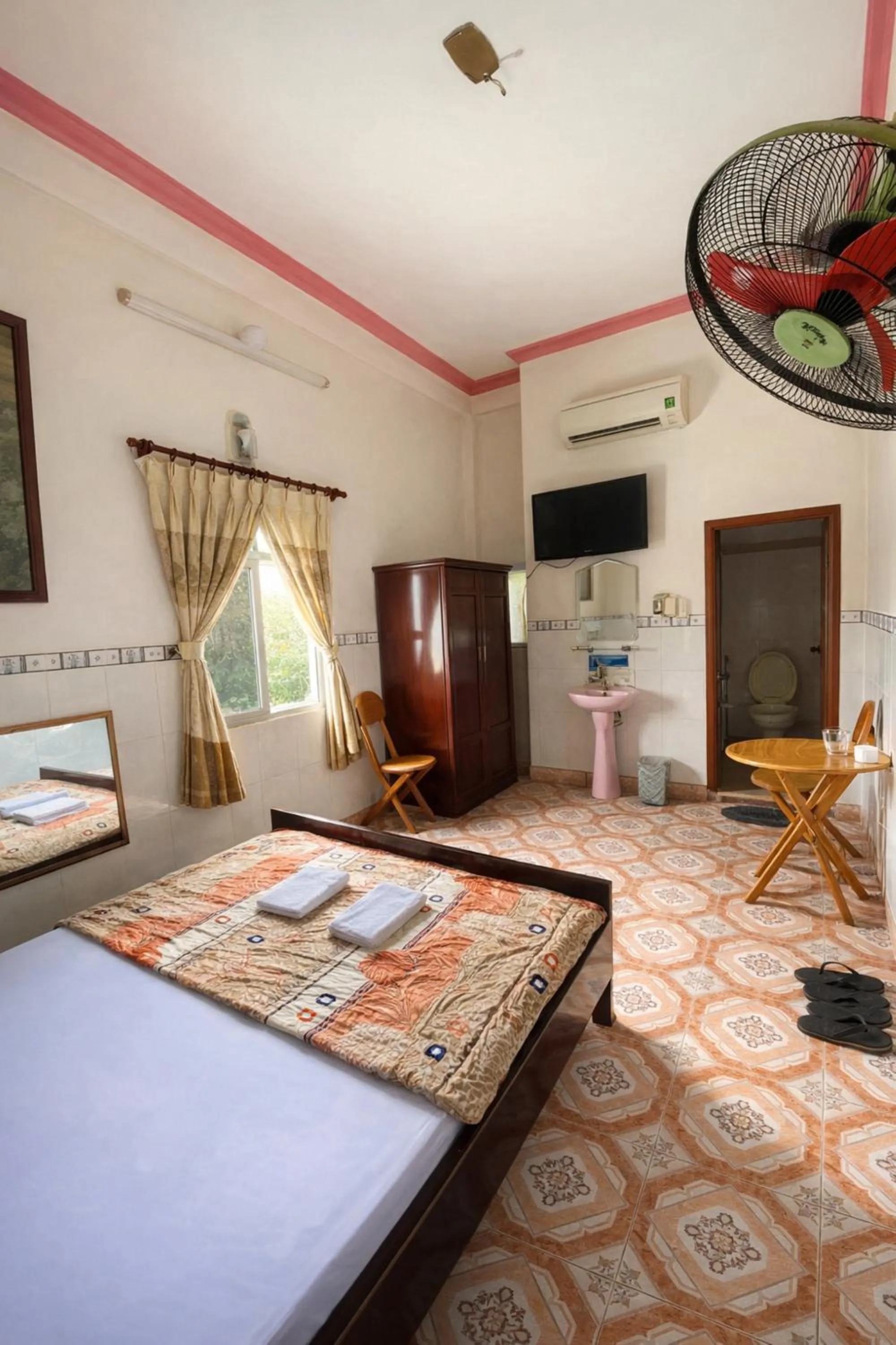 Bed in QUỲNH HOA HOTEL