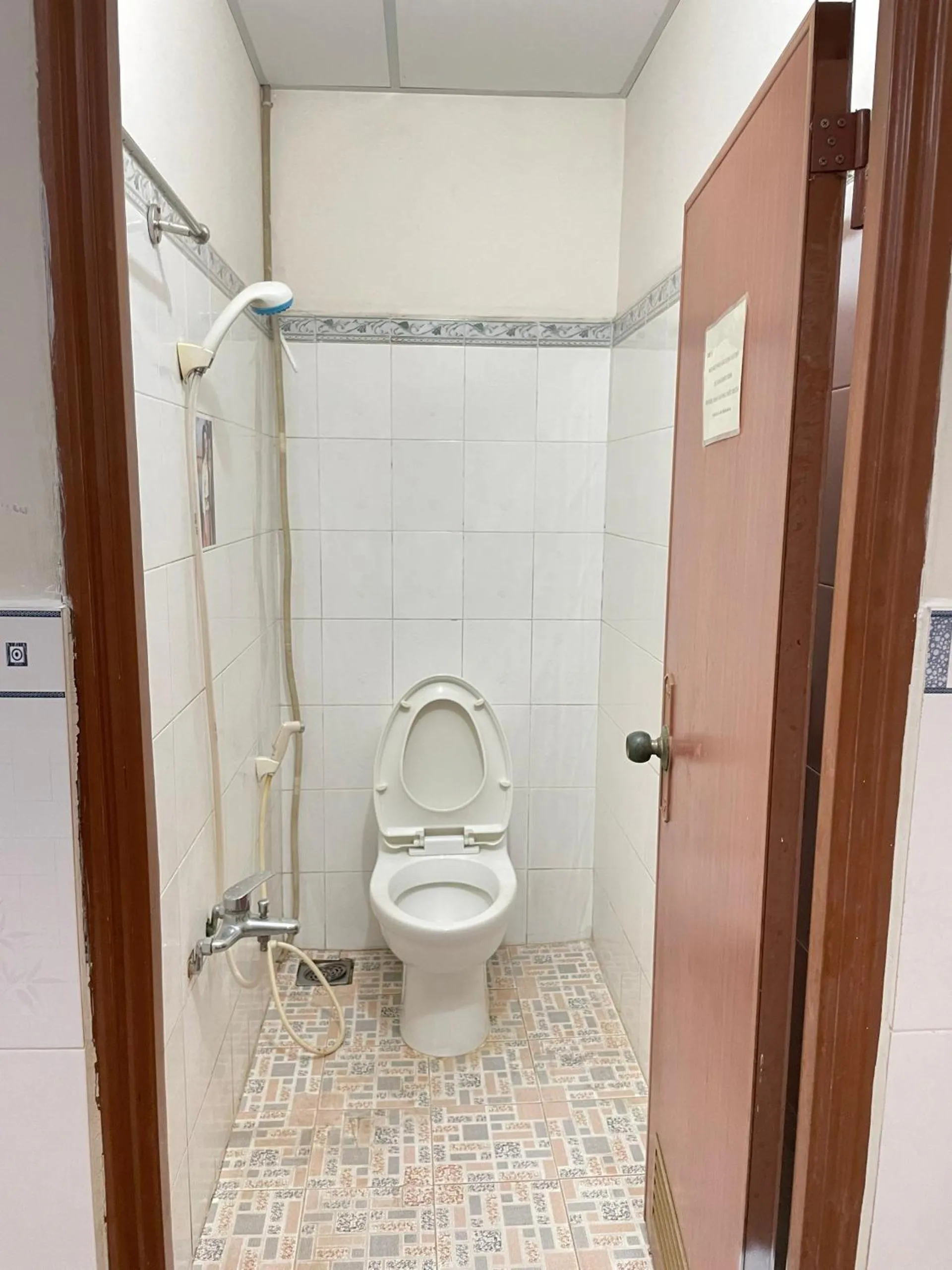 Bathroom in QUỲNH HOA HOTEL