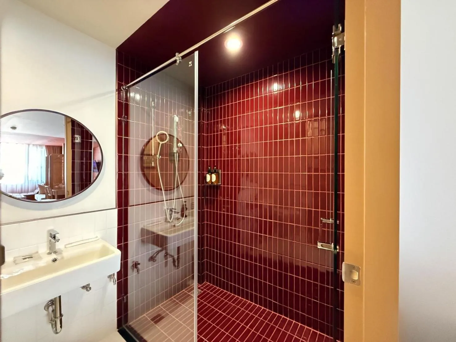 Shower in SO Zen Hotel Silom Bangkok