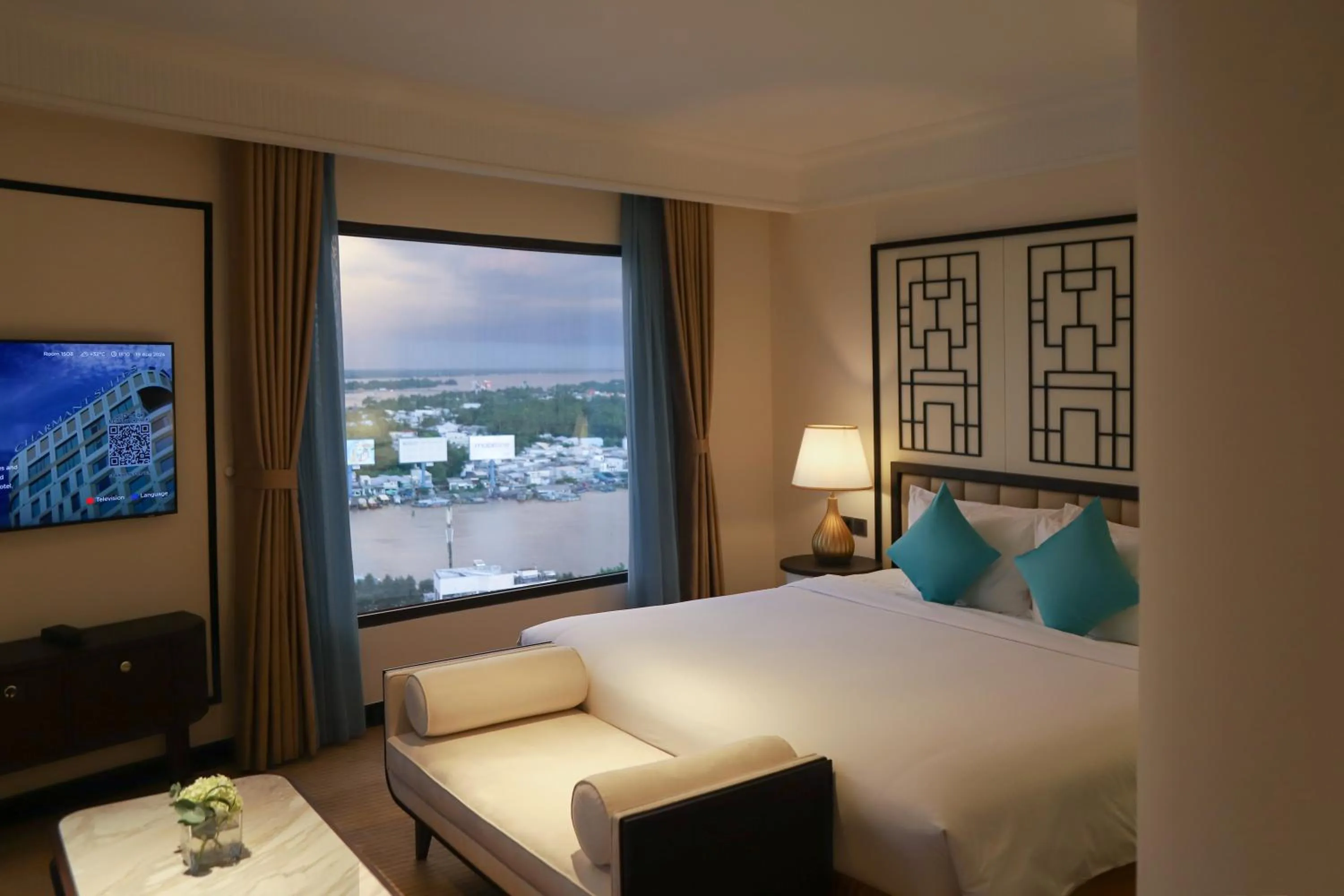 River view, Bed in Charmant Suites a Boutique Hotel Can Tho