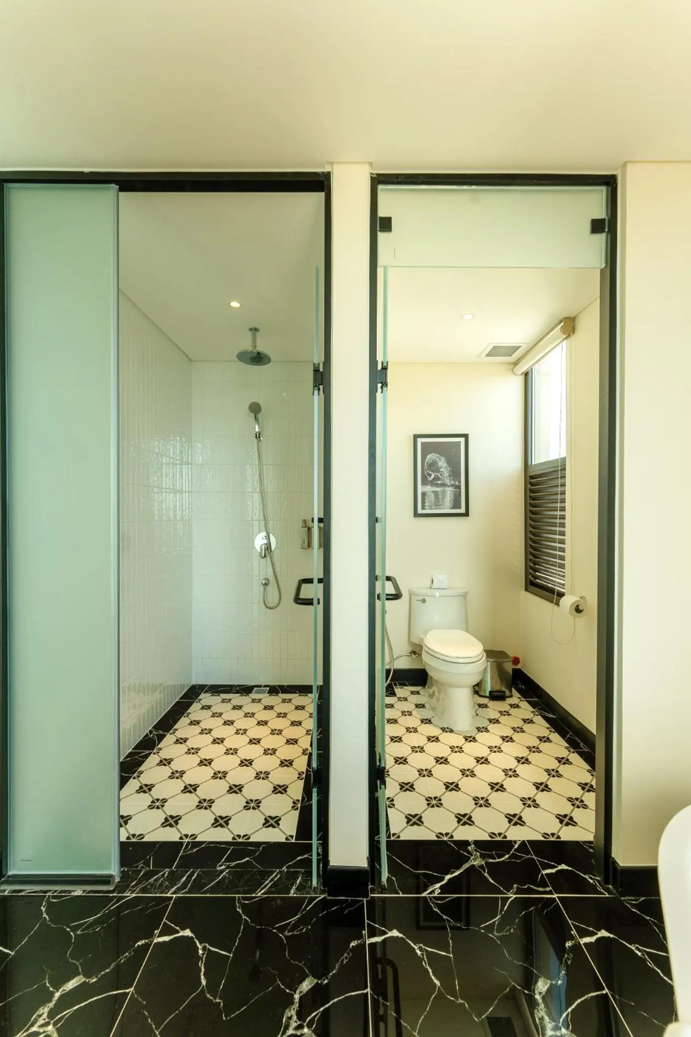 Toilet in Charmant Suites a Boutique Hotel Can Tho