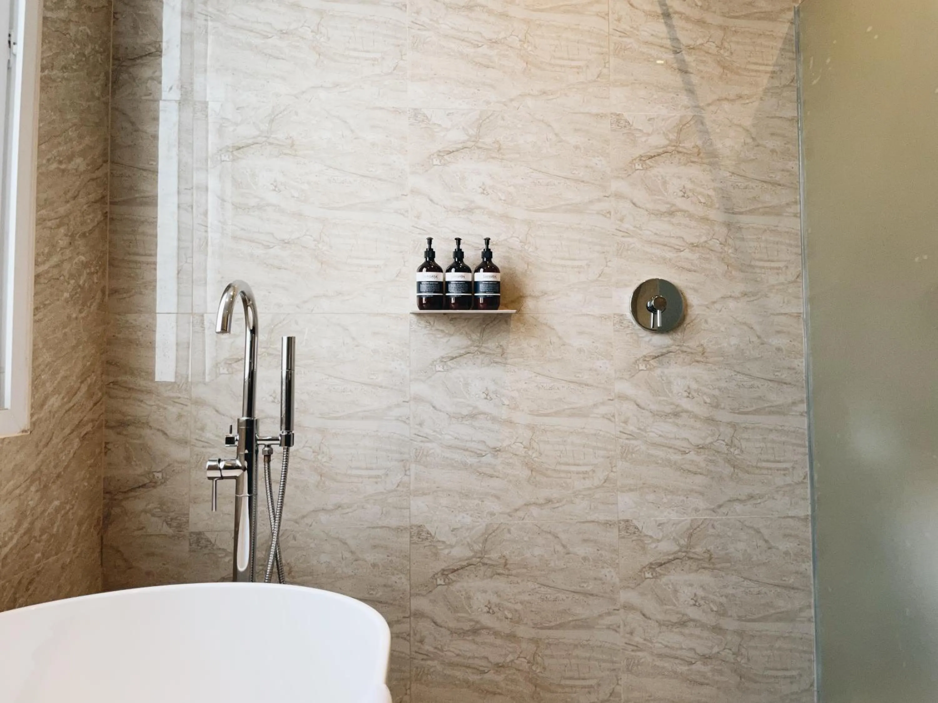 Shower in Kula Kara Villas Uluwatu