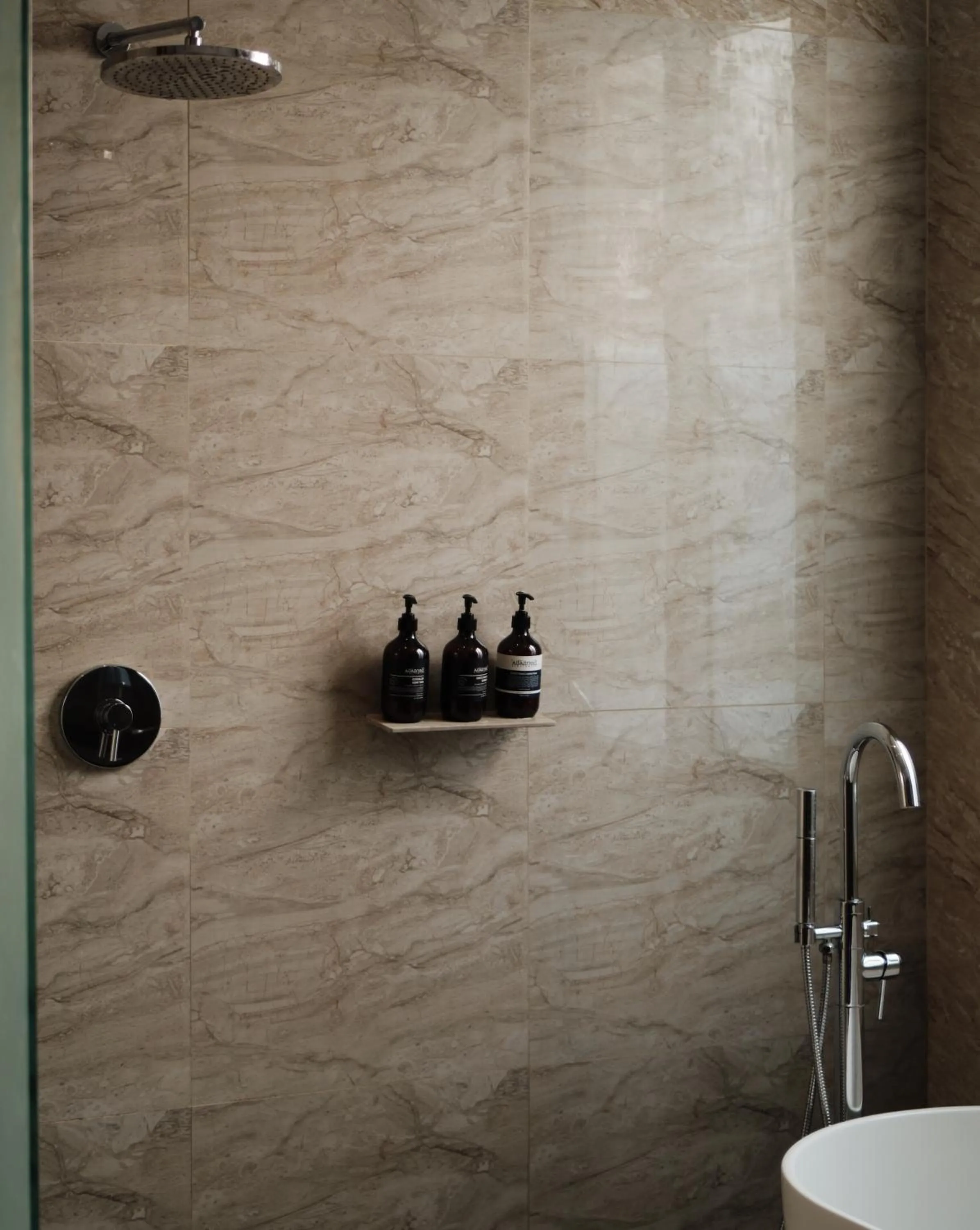 Shower in Kula Kara Villas Uluwatu