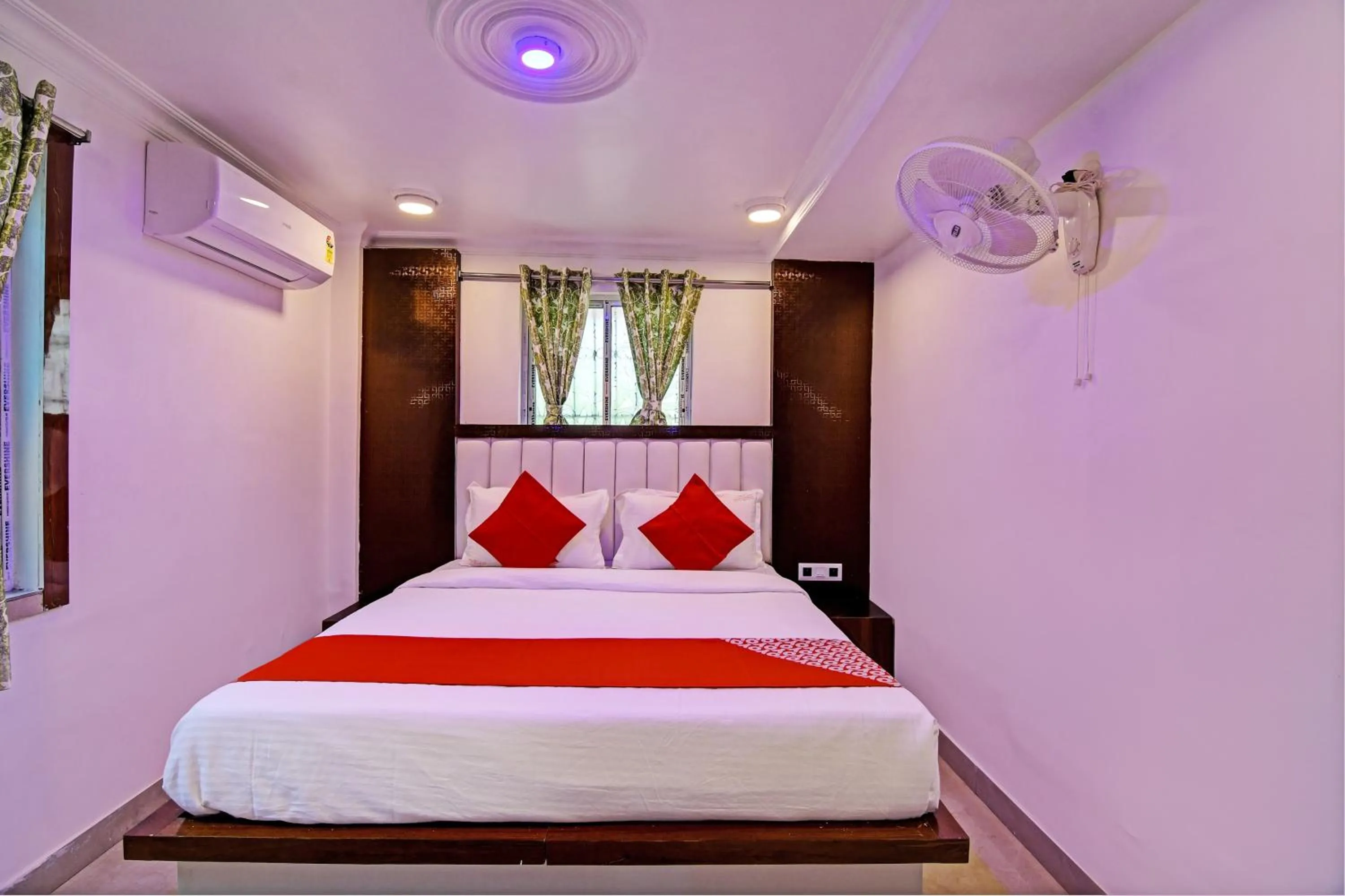 Bedroom, Bed in Super Hotel O Golden Palace