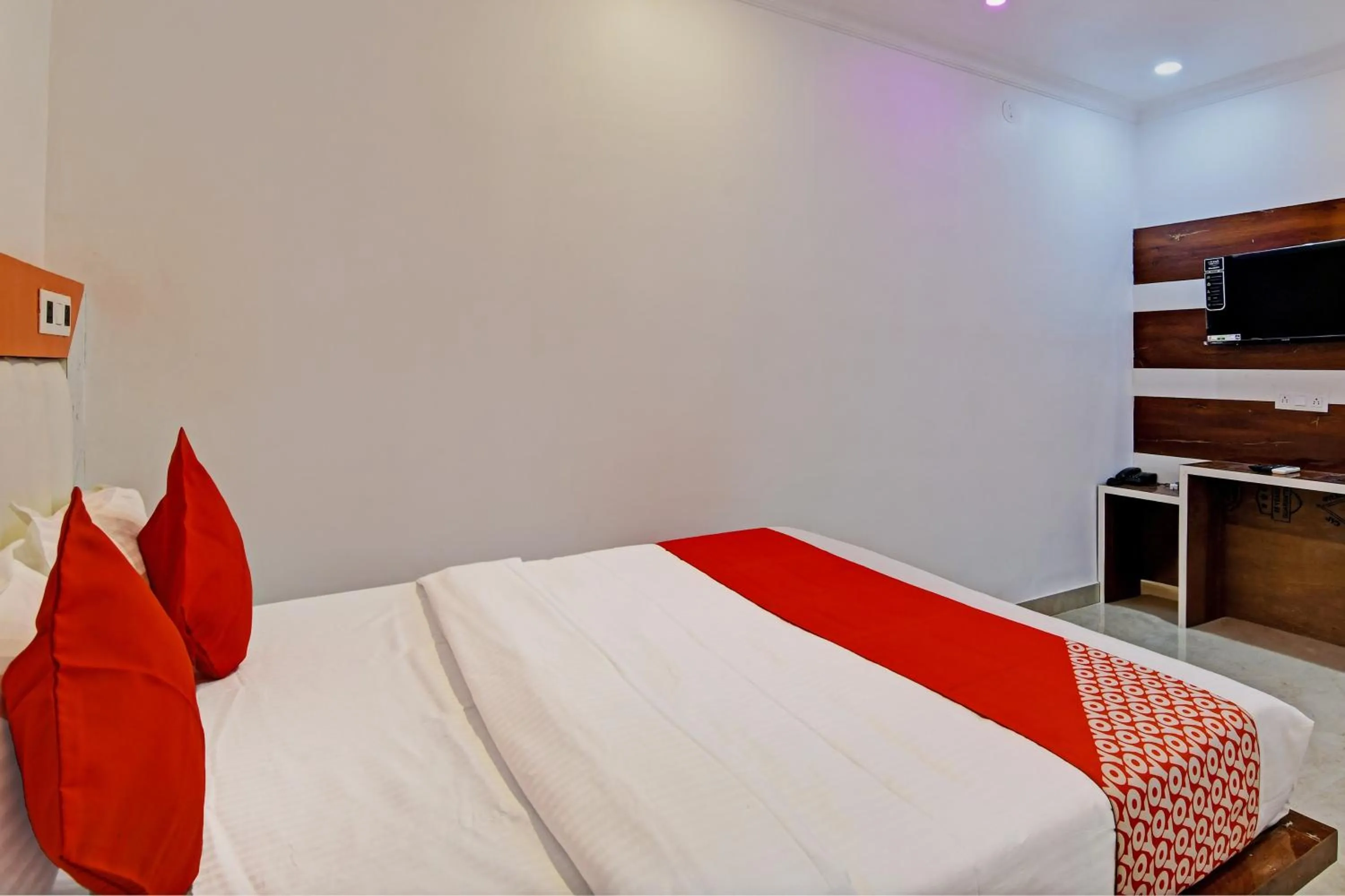 Bedroom, Bed in Super Hotel O Golden Palace