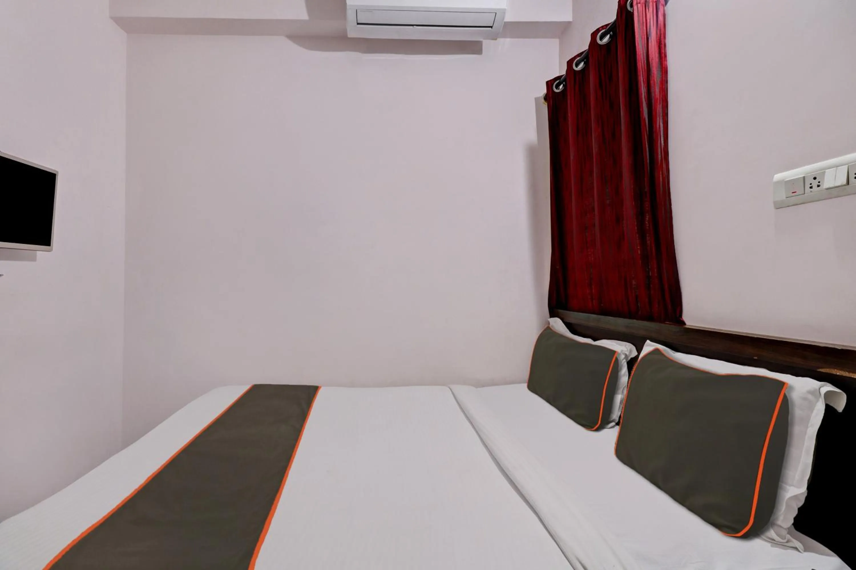 Bedroom, Bed in Super Hotel O Alfa Inn