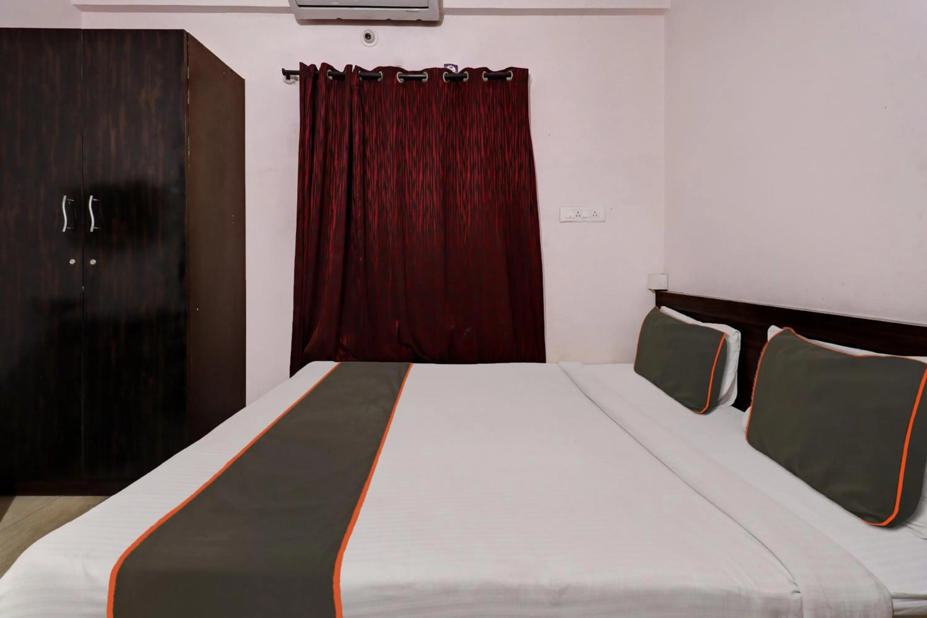 Bedroom, Bed in Super Hotel O Alfa Inn