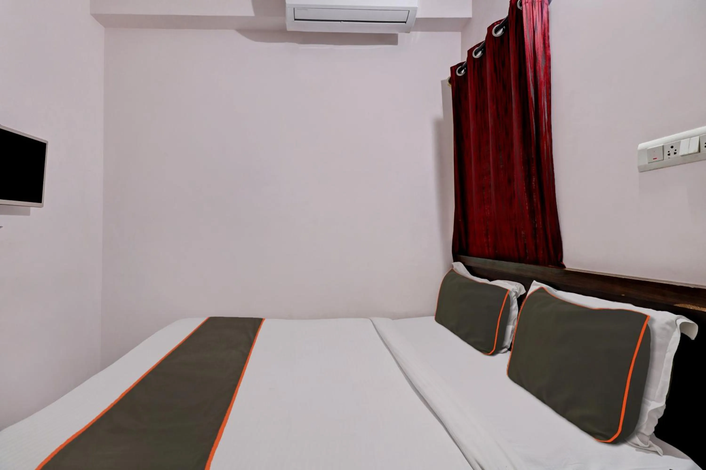 Bedroom, Bed in Super Hotel O Alfa Inn