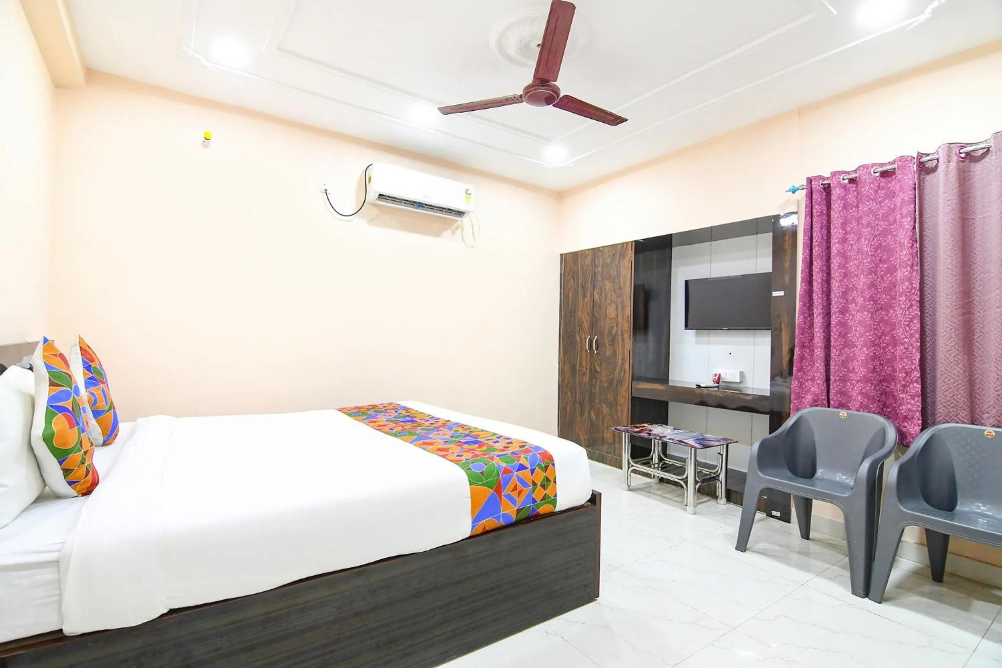 Bed in FabHotel Olive Inn I - 260m from Saltlake Sector V Metro Station