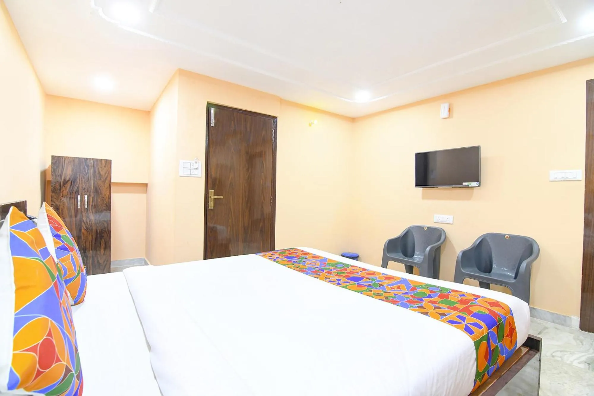 Bed in FabHotel Olive Inn I - 260m from Saltlake Sector V Metro Station