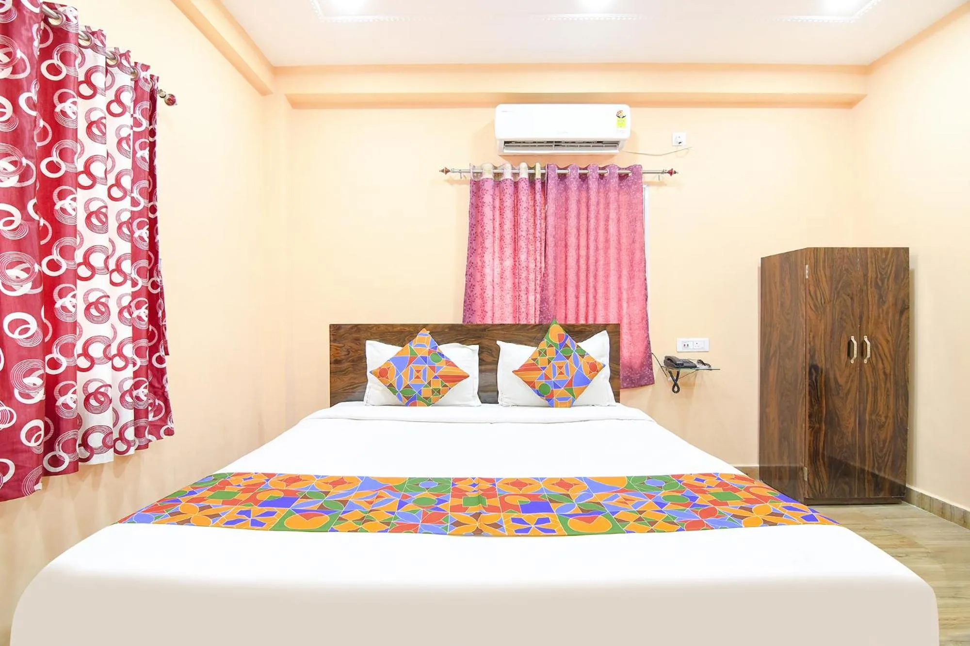 Bed in FabHotel Olive Inn I - 260m from Saltlake Sector V Metro Station