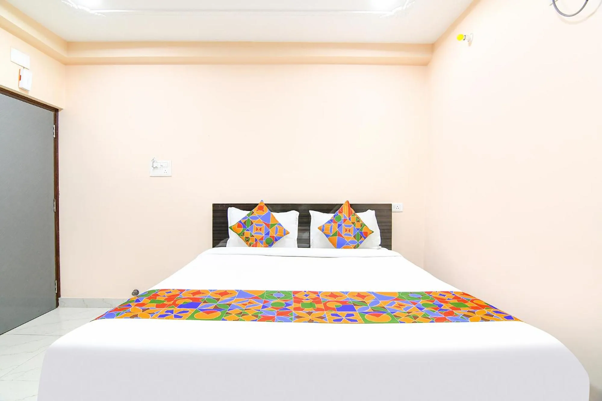 Bed in FabHotel Olive Inn I - 260m from Saltlake Sector V Metro Station