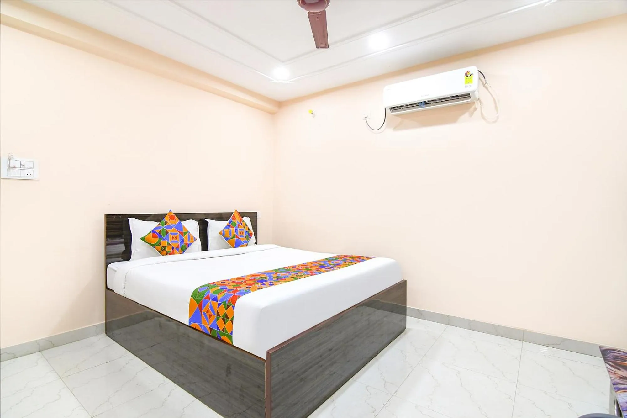 Bed in FabHotel Olive Inn I - 260m from Saltlake Sector V Metro Station