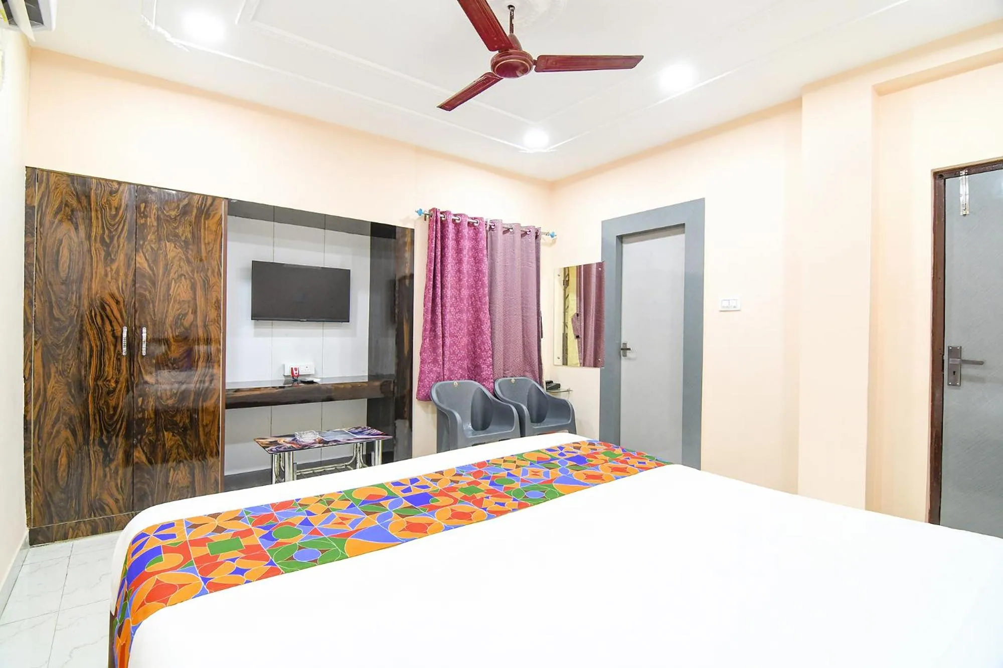 Bed in FabHotel Olive Inn I - 260m from Saltlake Sector V Metro Station