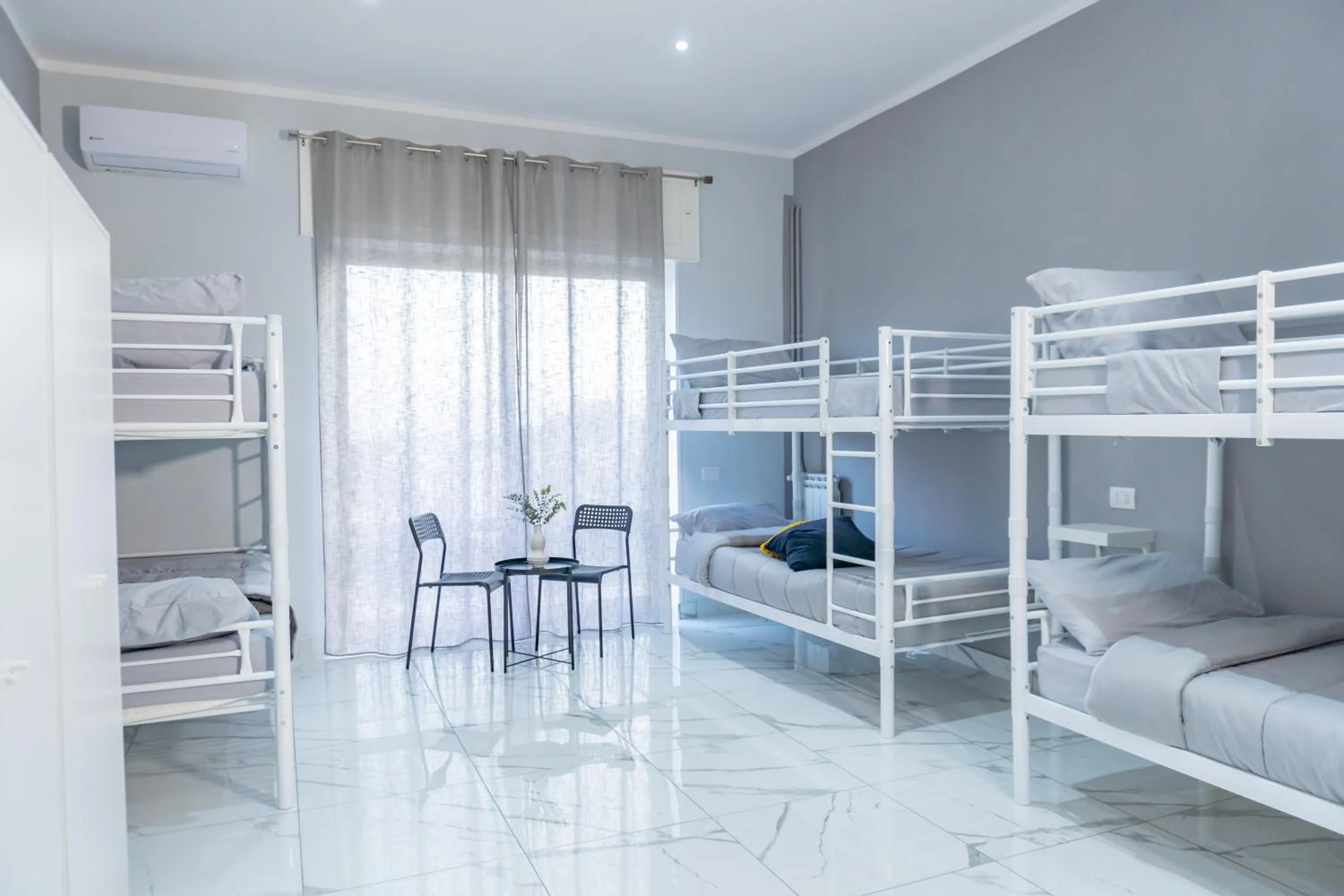 Bed in Hostel Partenope