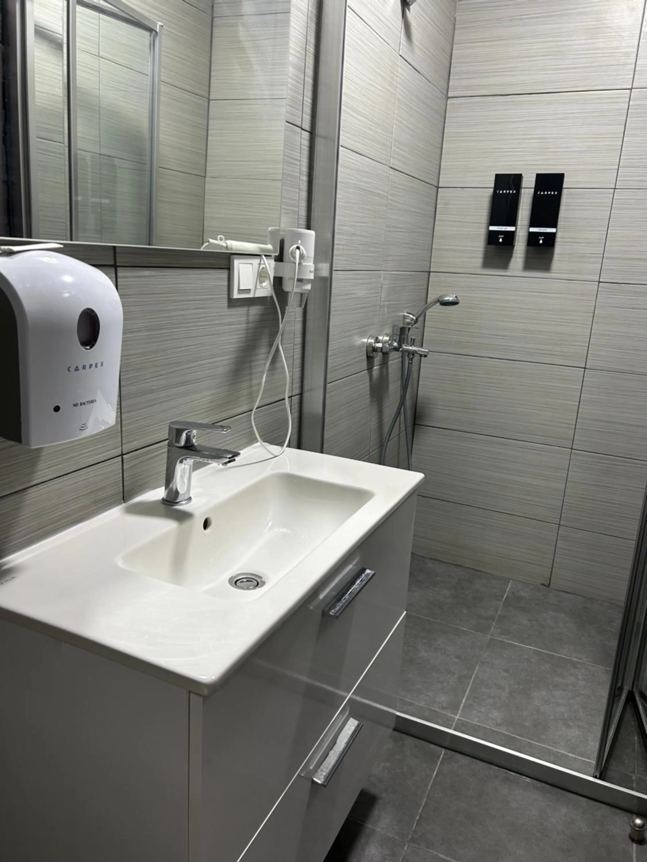 Shower in Cord Hotel & Resort