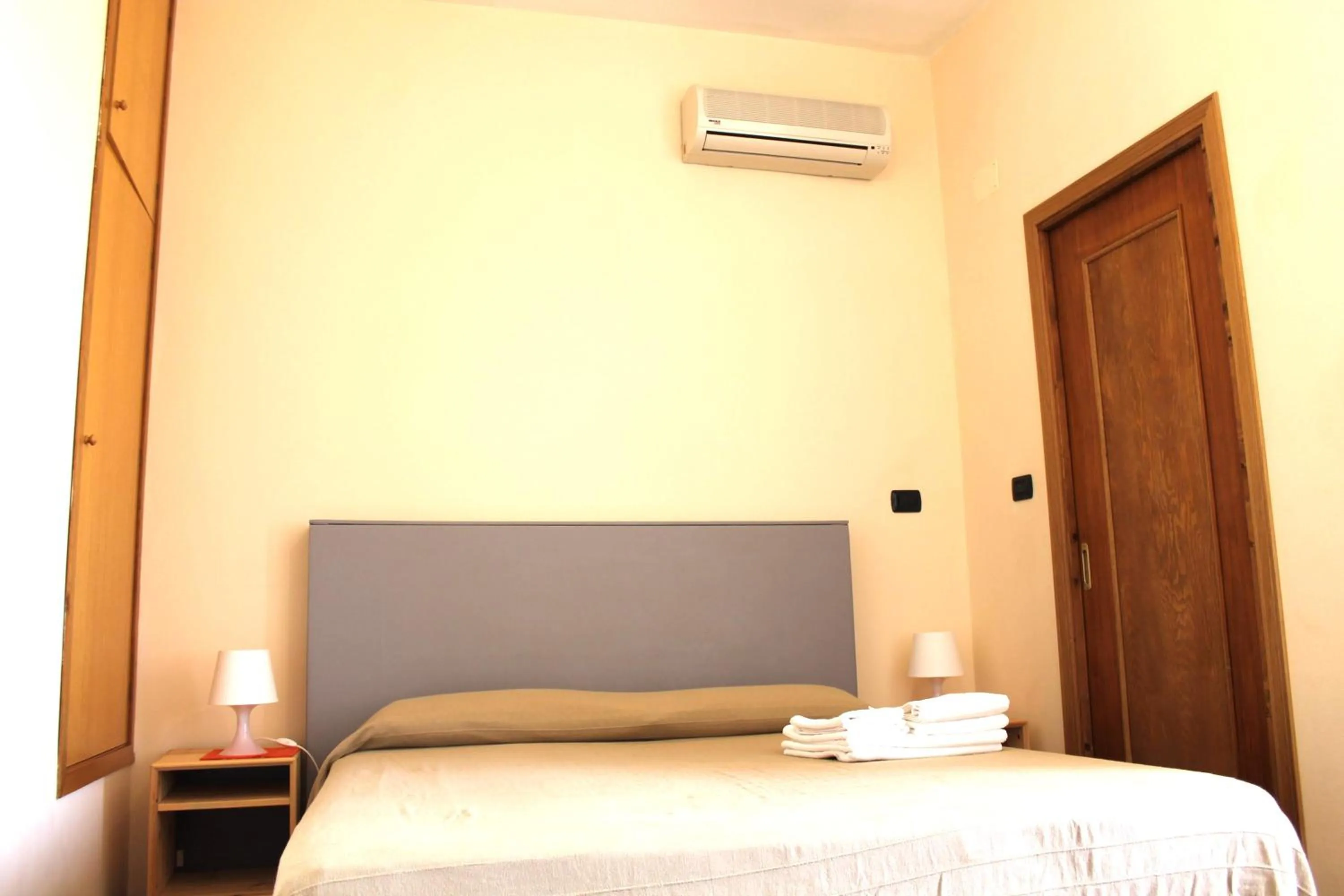 Bedroom, Bed in B&B Nettuno San Leone