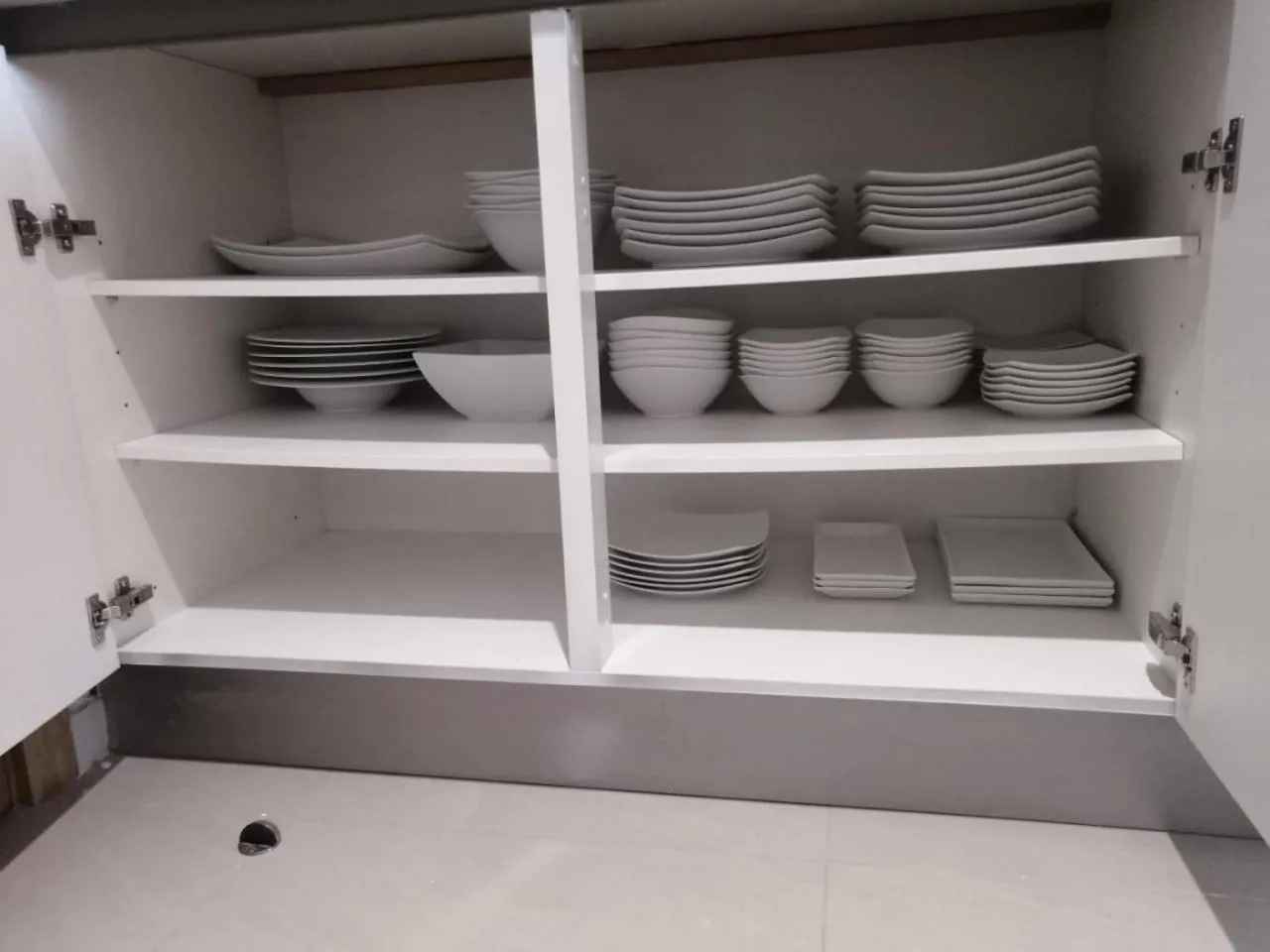 Communal kitchen in Luxe Colombo Heights