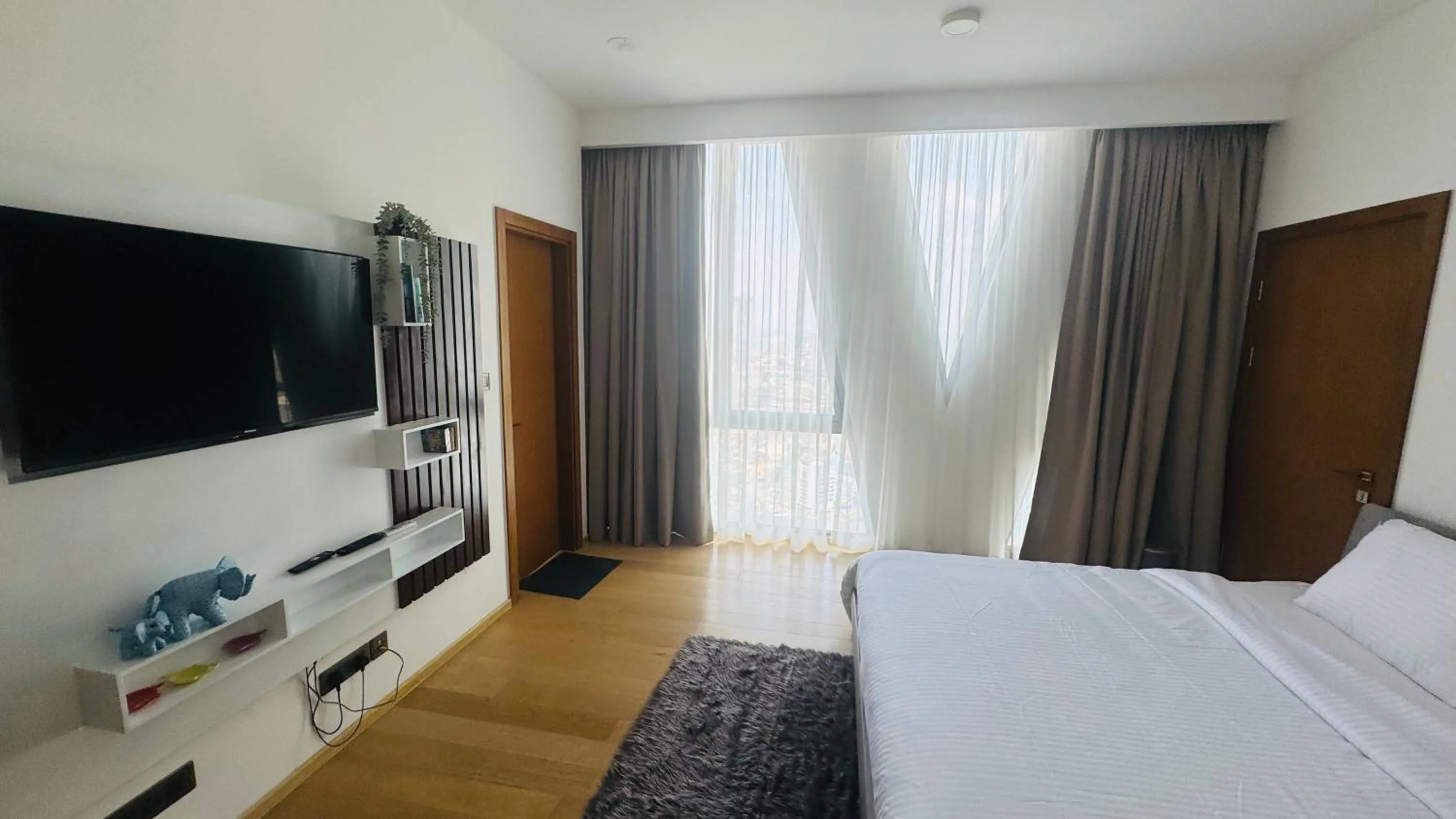 Bed in Luxe Colombo Heights