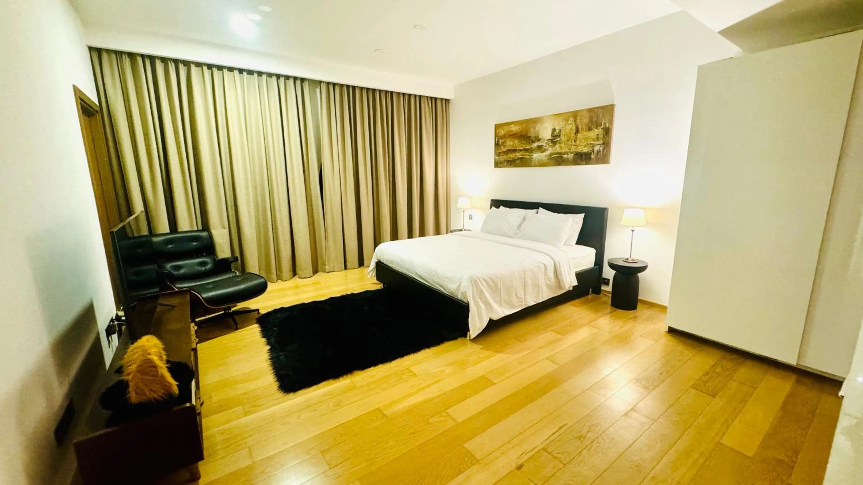 Bed in Luxe Colombo Heights