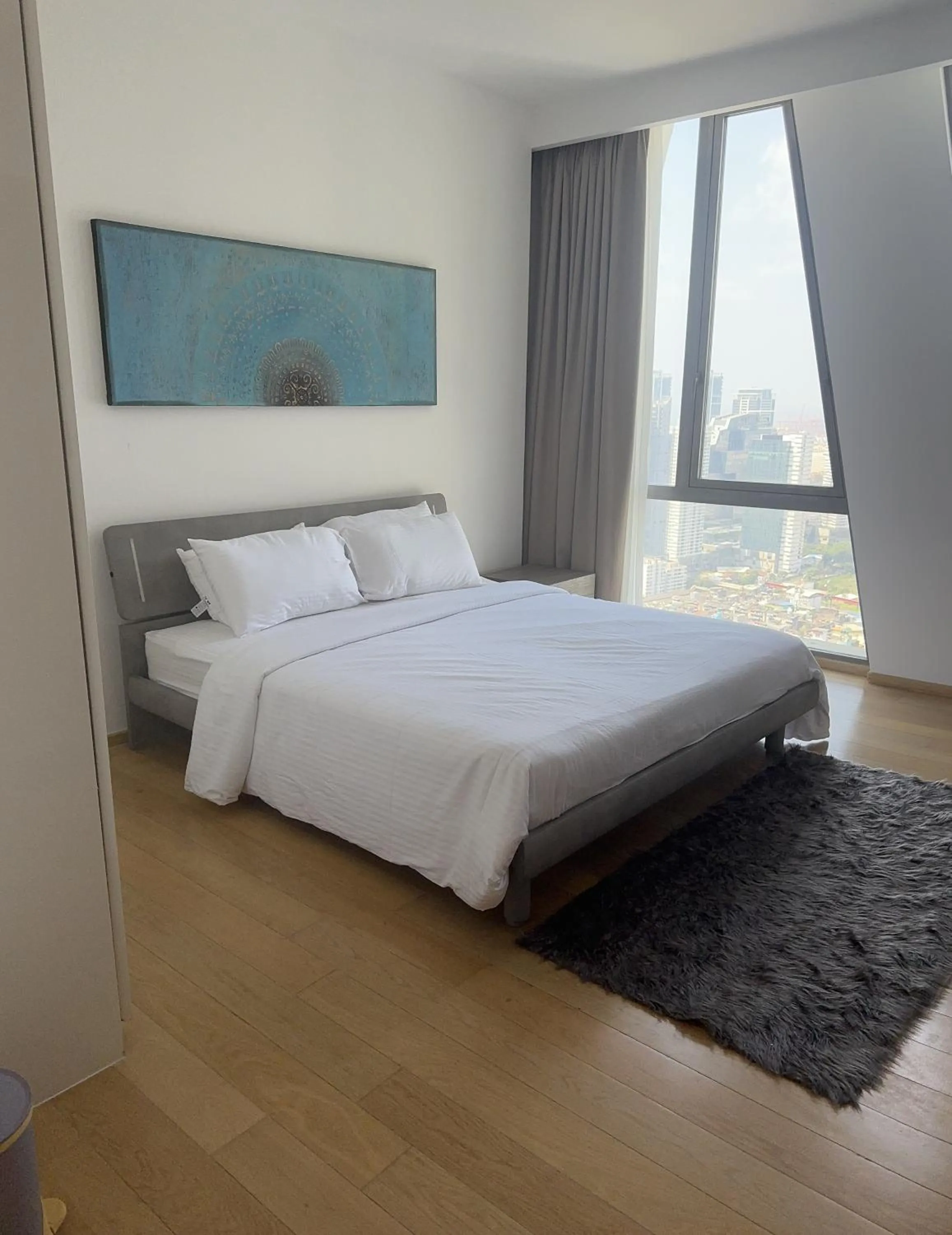 Bed in Luxe Colombo Heights