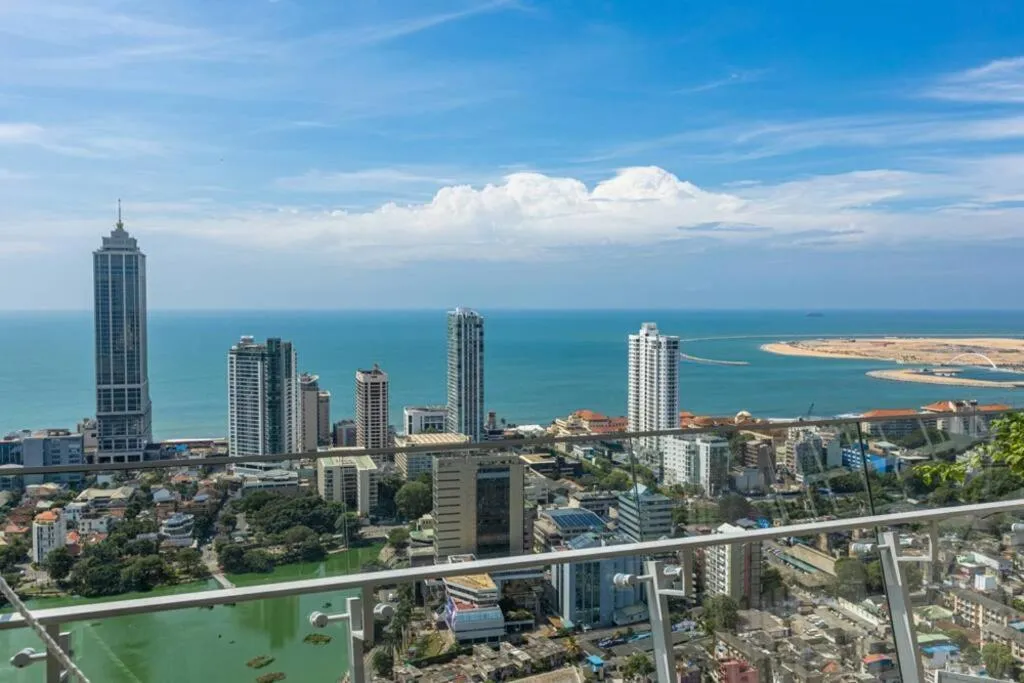 Sea view in Luxe Colombo Heights