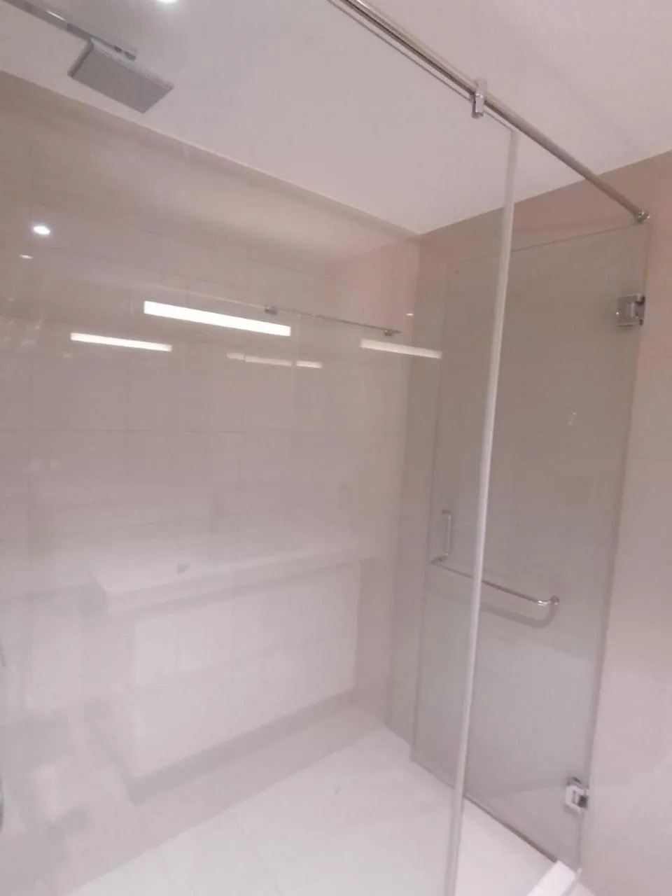 Shower in Luxe Colombo Heights