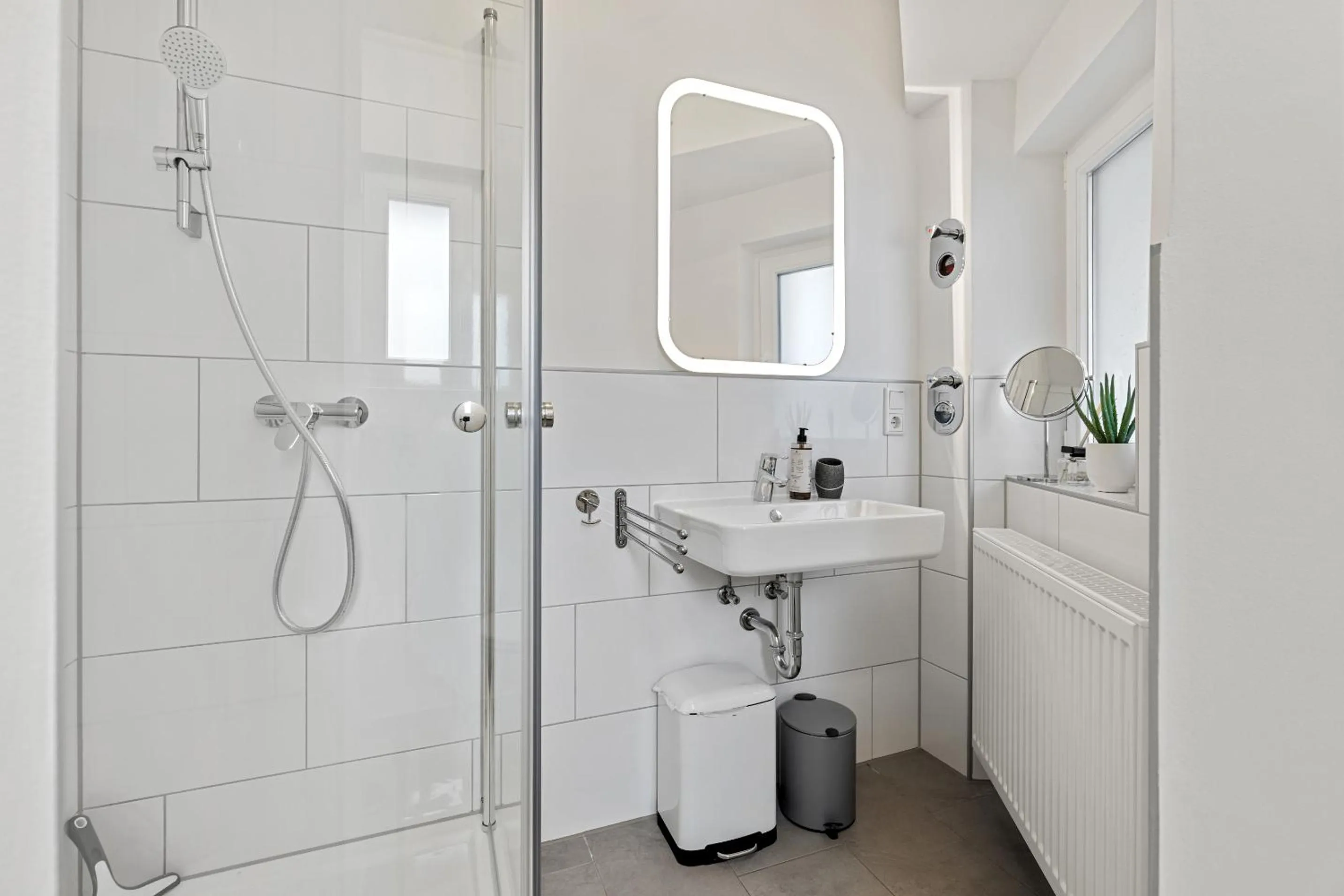 Shower in BRIGHT Herzogenaurach Zentrum