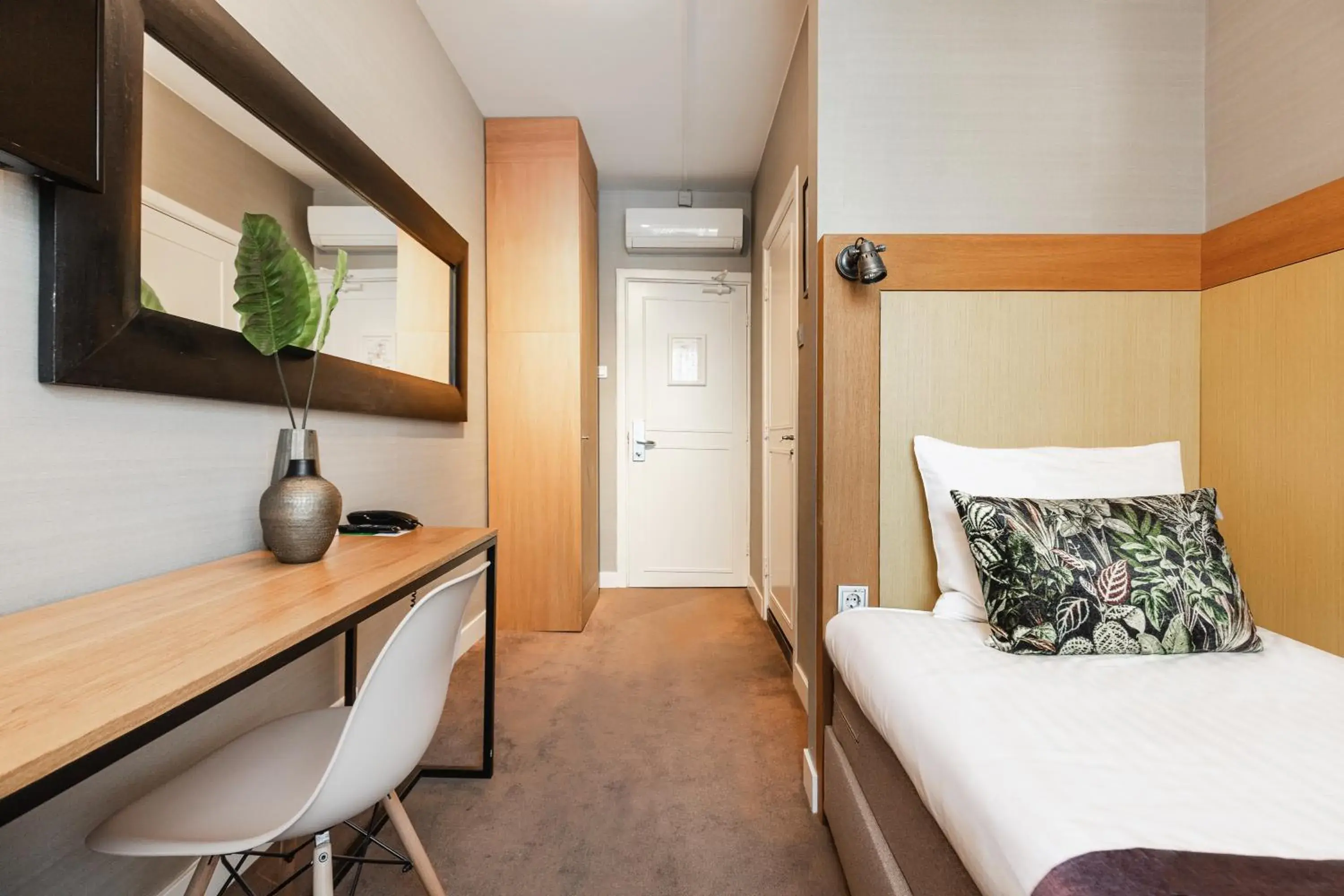 Standard Single Room in The Delphi - Amsterdam Townhouse Standard Single Room in The Delphi - Amsterdam Townhouse