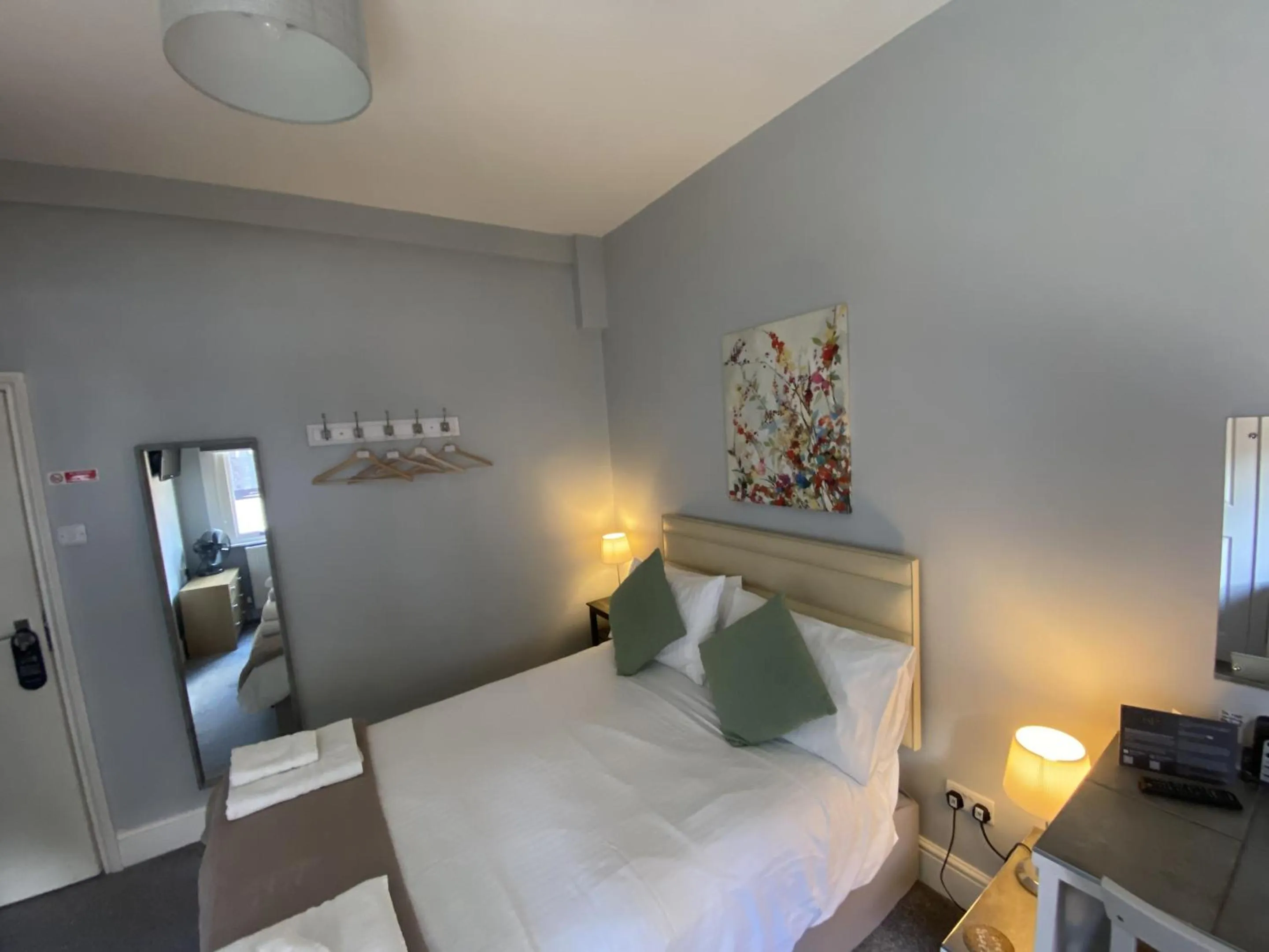 Bedroom, Bed in Grosvenor Place Guest House