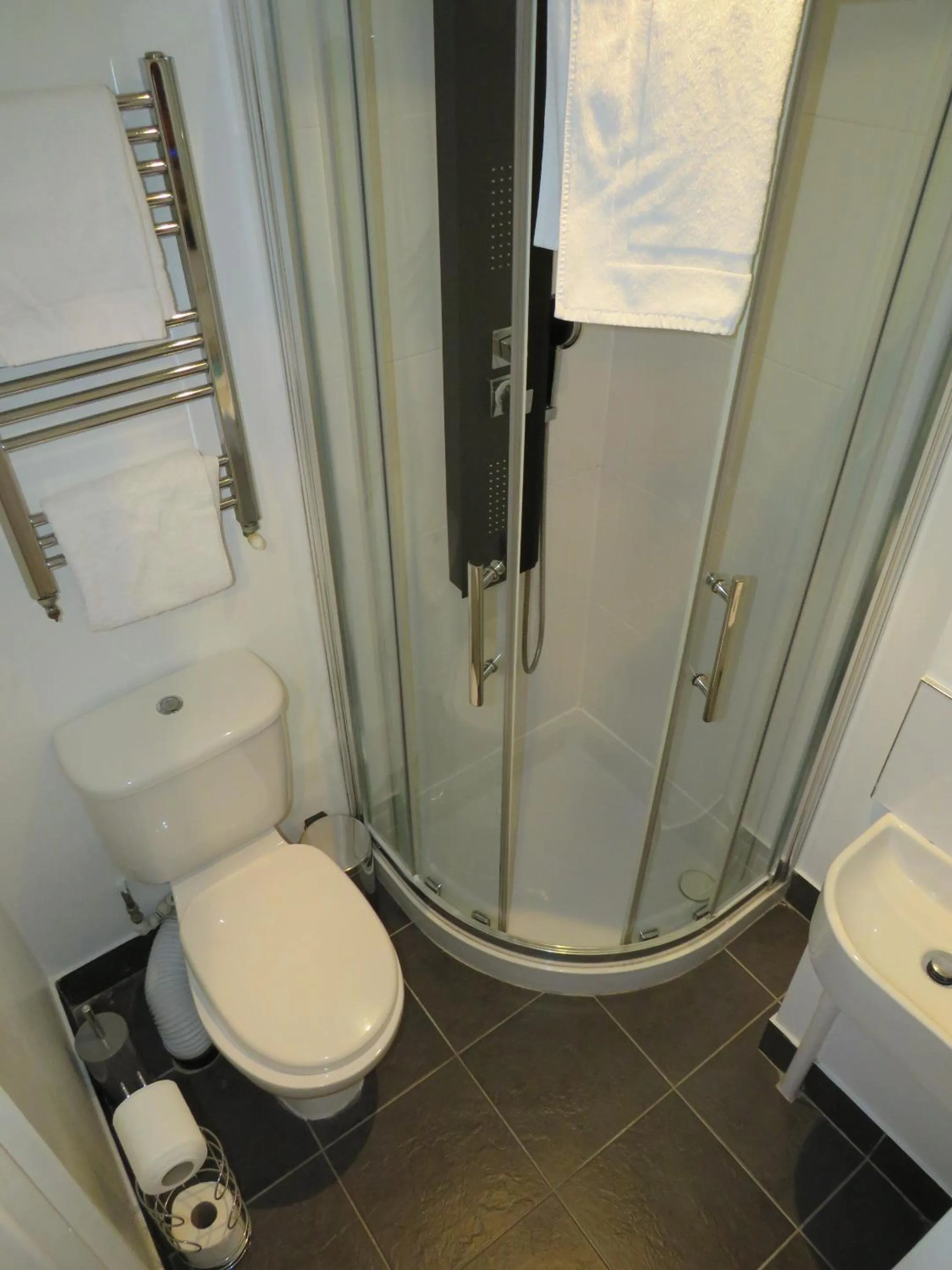 Bathroom in Grosvenor Place Guest House