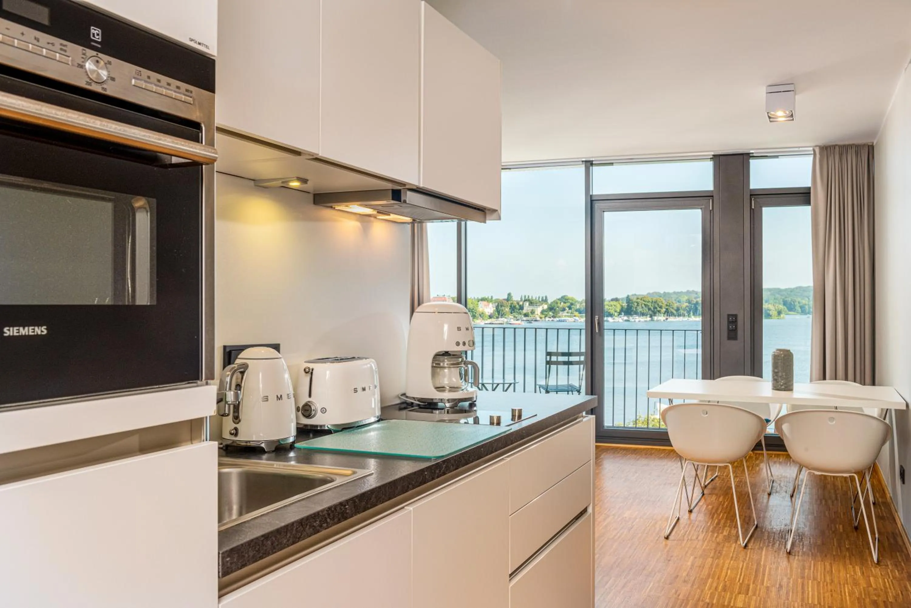 Coffee/tea facilities in Waveboard Hotel & Boardinghouse