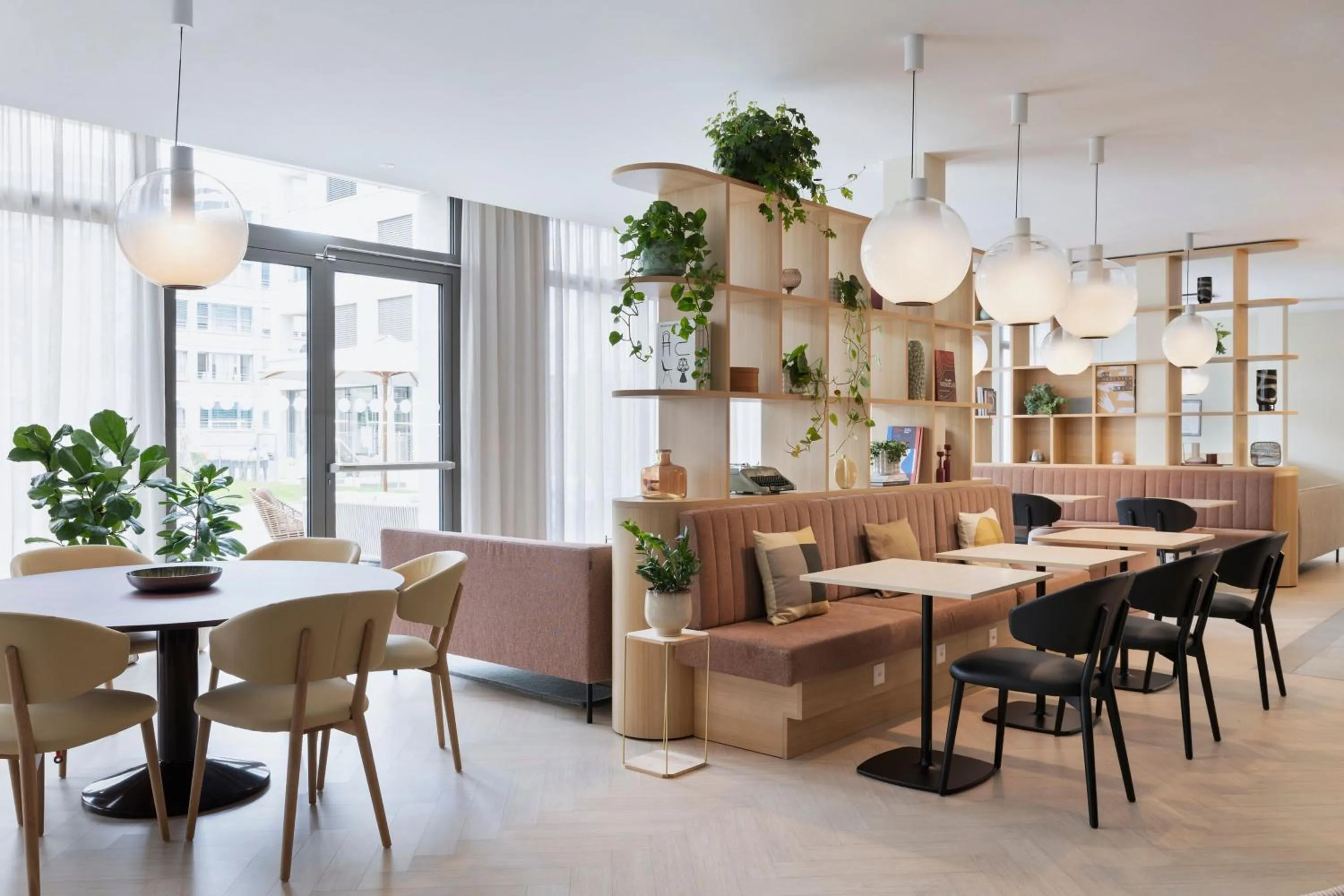 Restaurant/places to eat in Residence Inn by Marriott Geneva City Nations