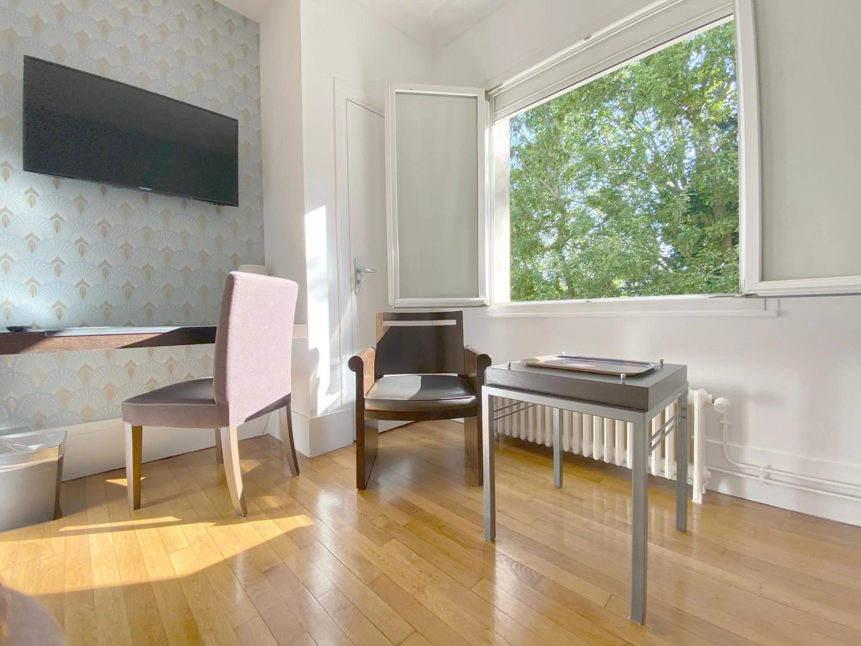 TV and multimedia in La Villa Paris - B&B