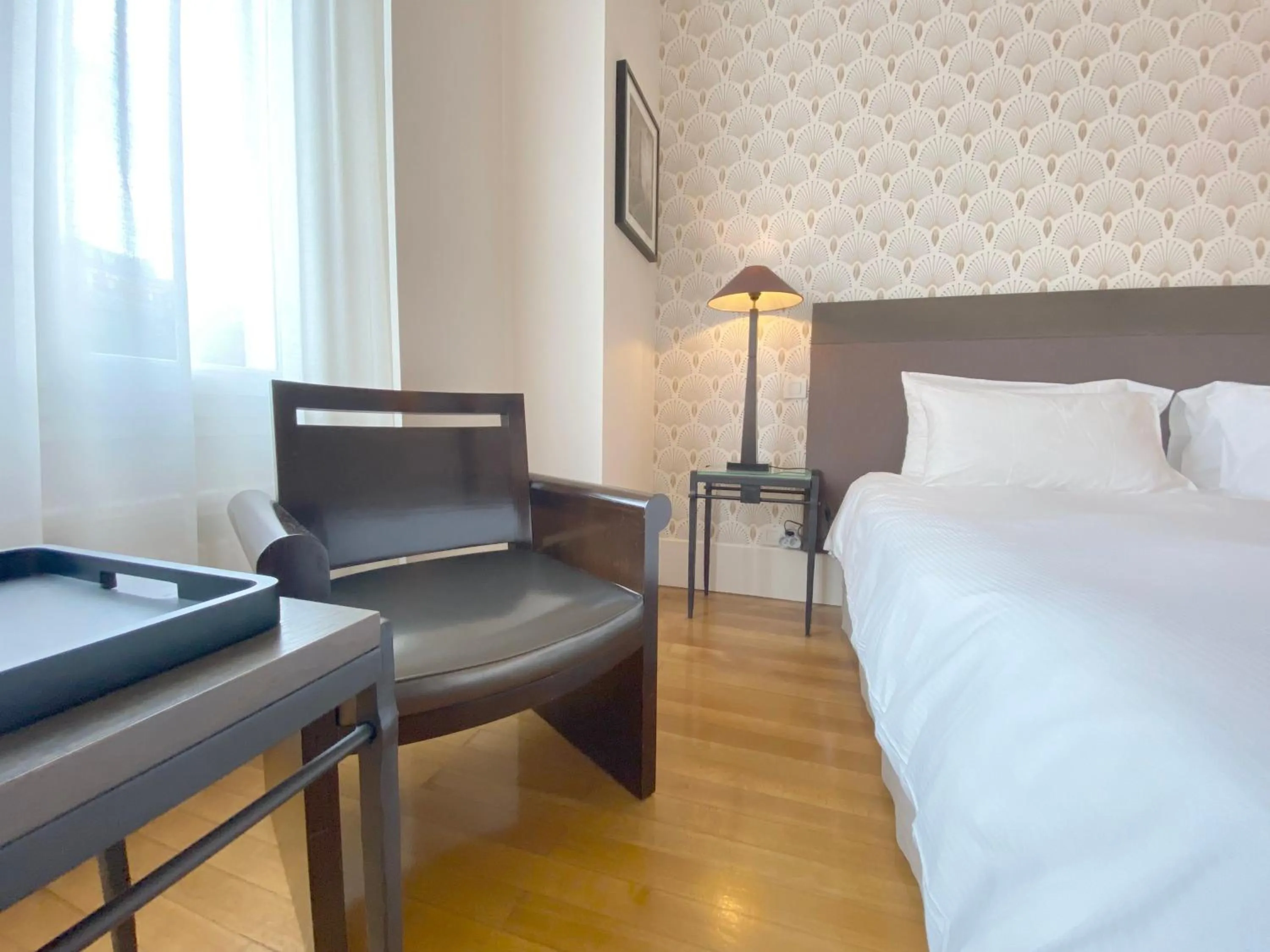 Bedroom, Bed in La Villa Paris - B&B