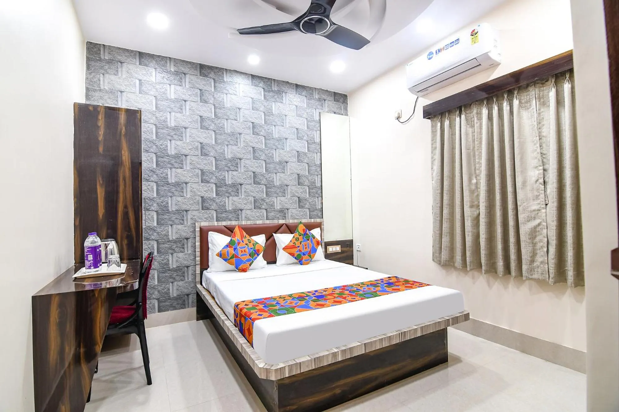 Bed in FabHotel Sriya - City Center, Durgapur