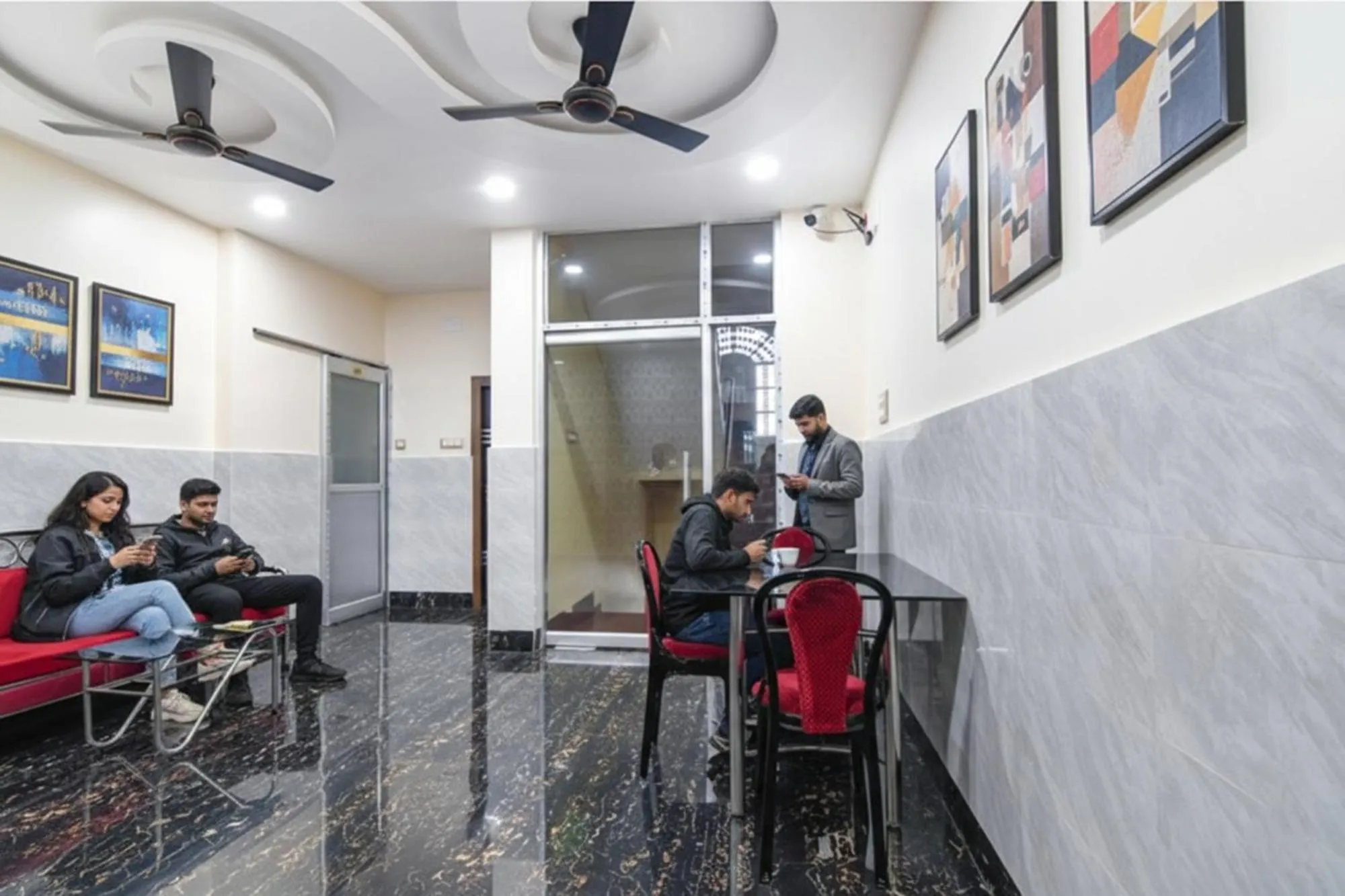 Seating area in FabHotel Sriya - City Center, Durgapur