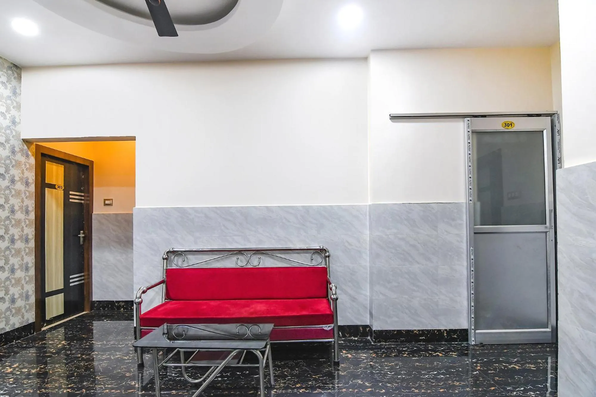 Seating area in FabHotel Sriya - City Center, Durgapur