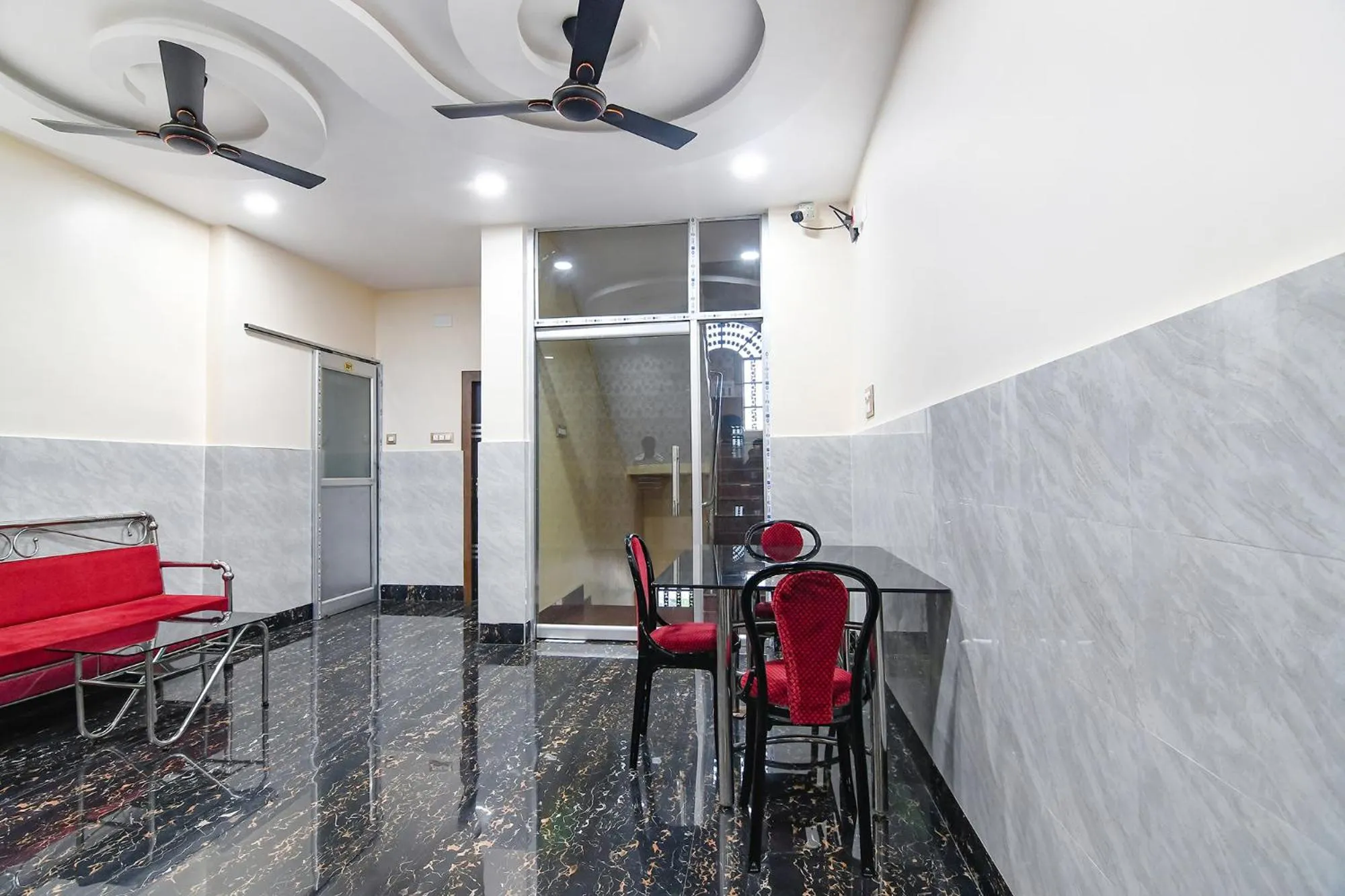 Seating area in FabHotel Sriya - City Center, Durgapur