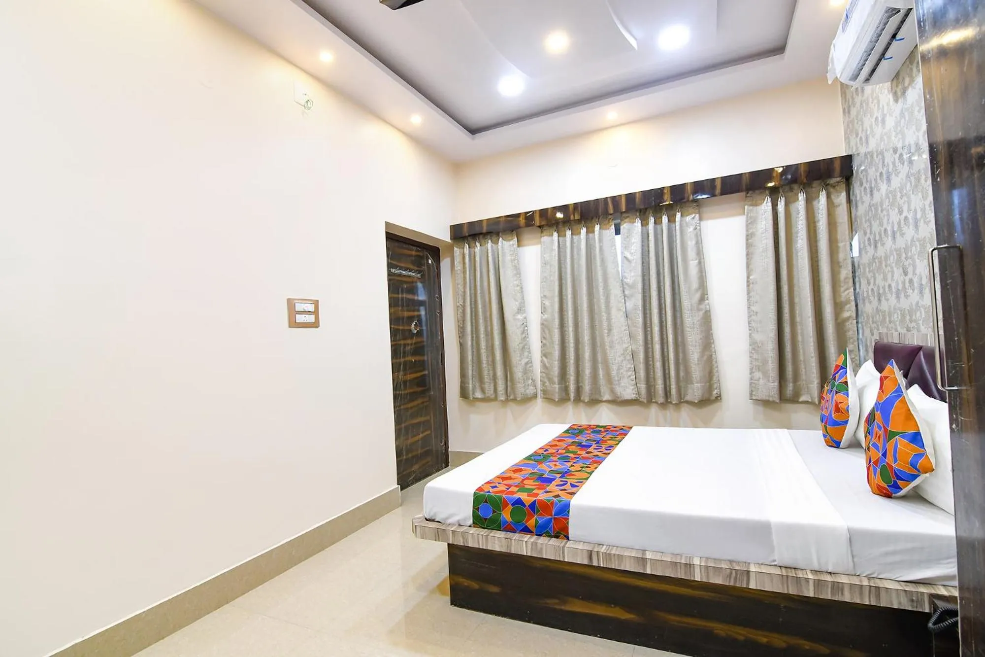 Bed in FabHotel Sriya - City Center, Durgapur