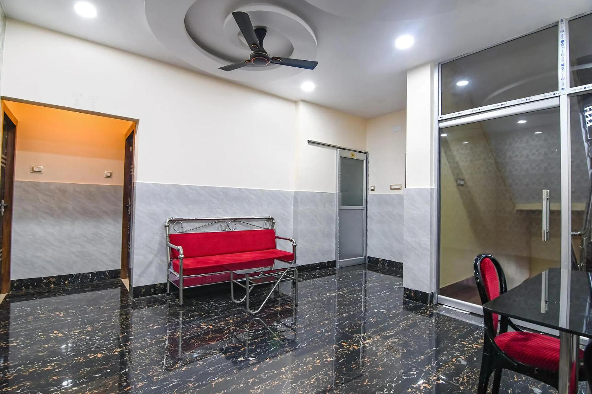 Seating area in FabHotel Sriya - City Center, Durgapur
