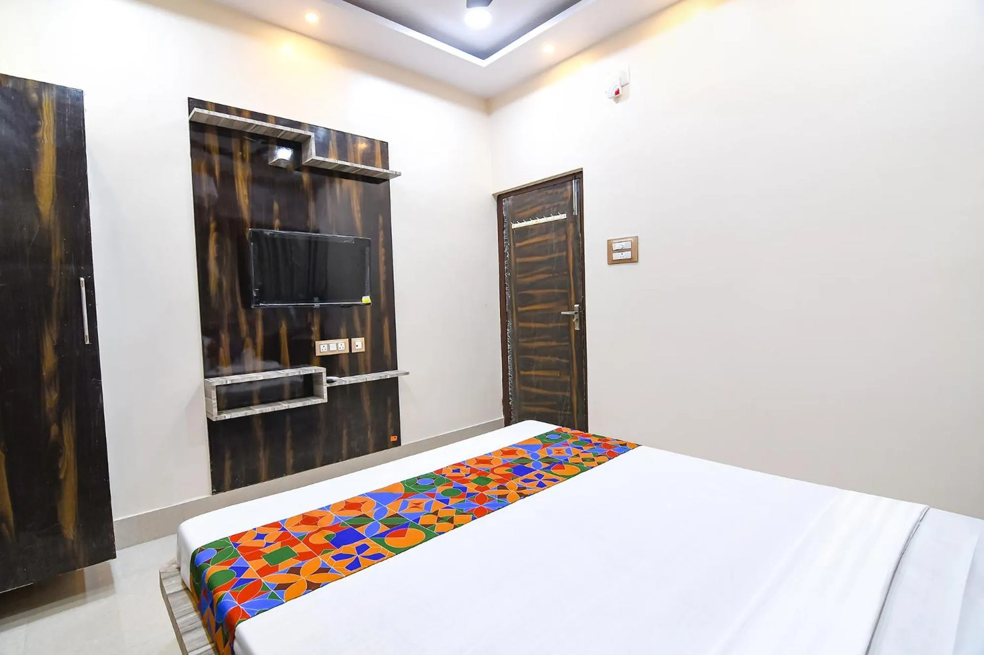 Bed in FabHotel Sriya - City Center, Durgapur