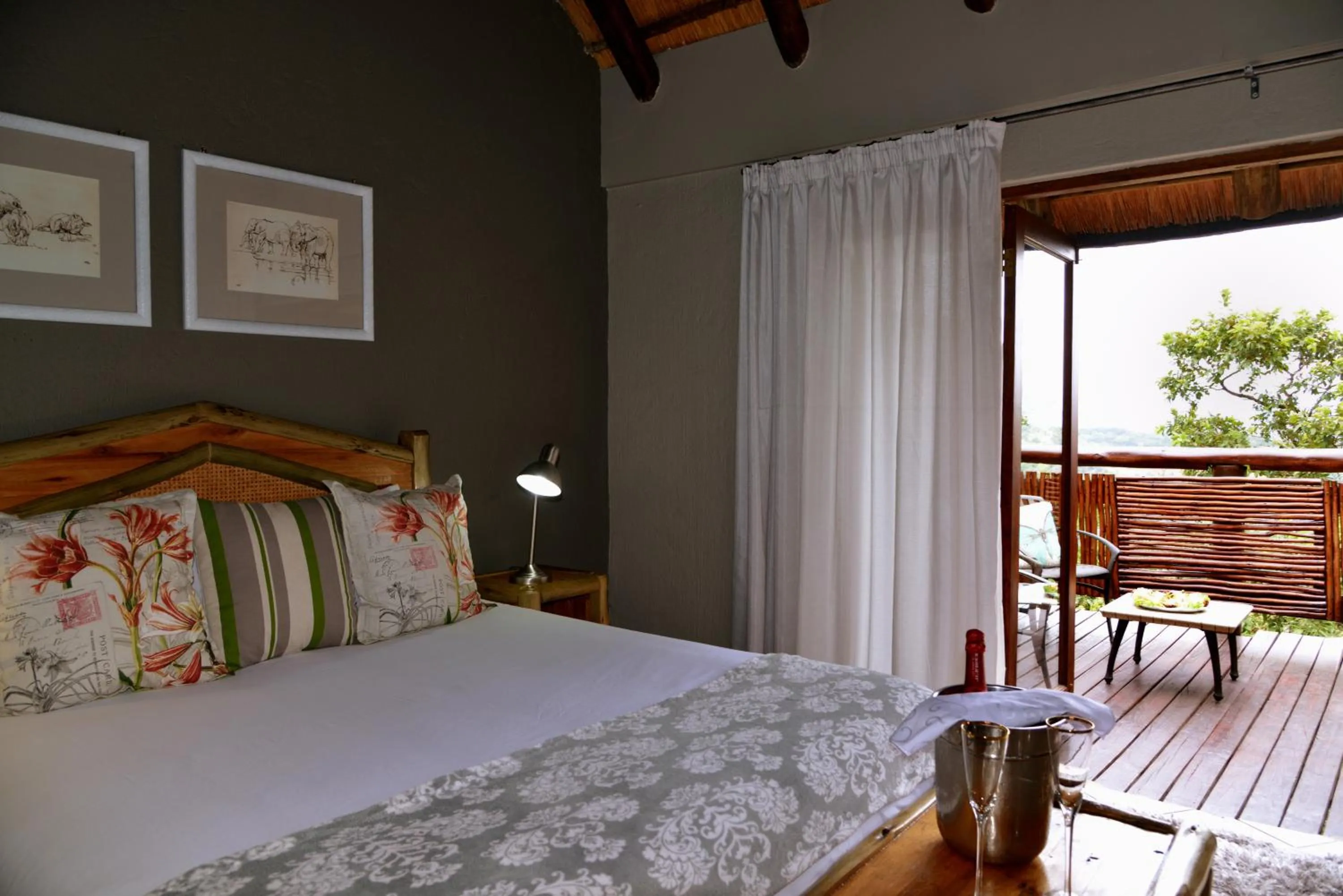 Day, Bed in eBundu Lodge