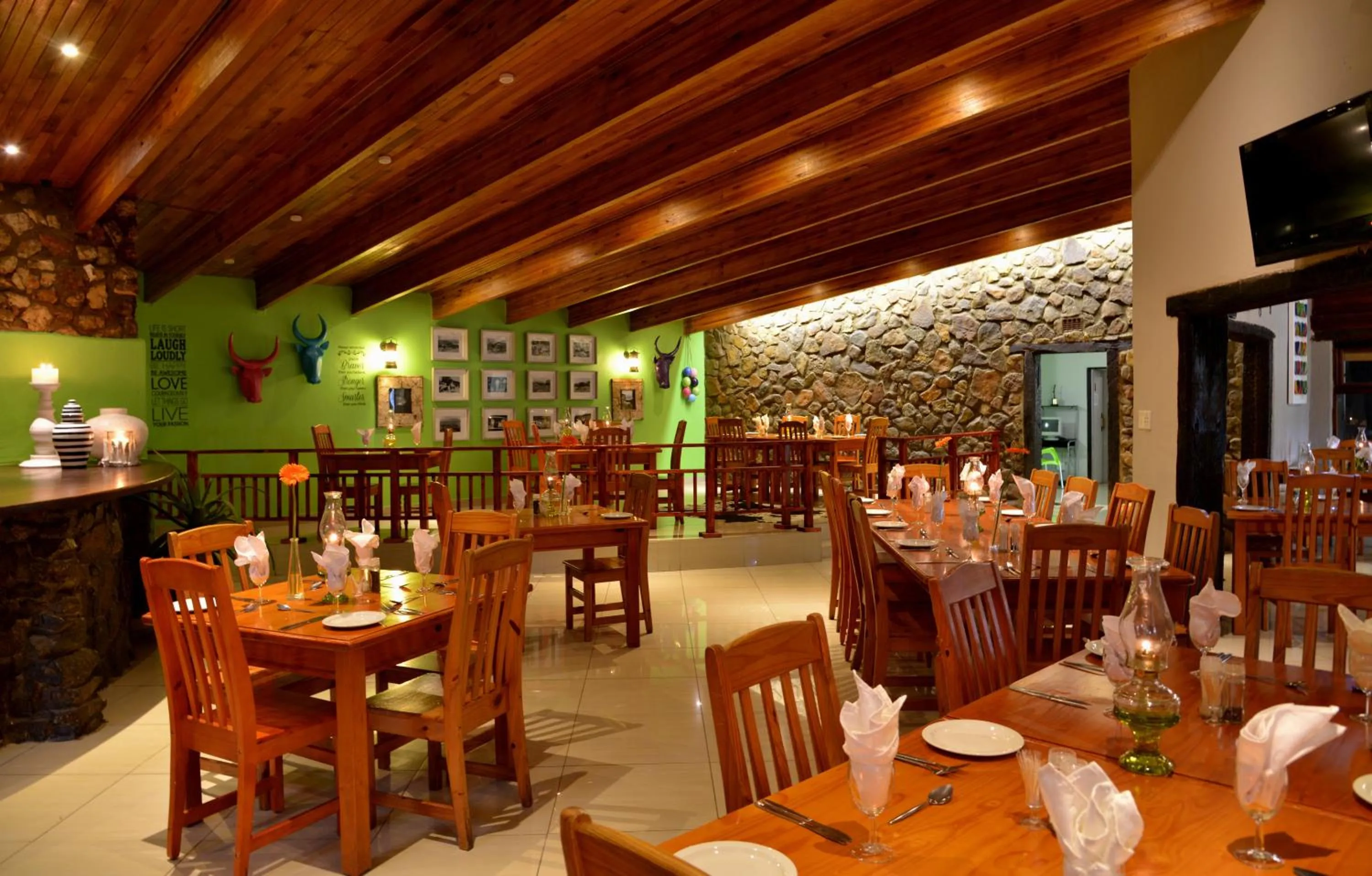 Restaurant/places to eat in eBundu Lodge