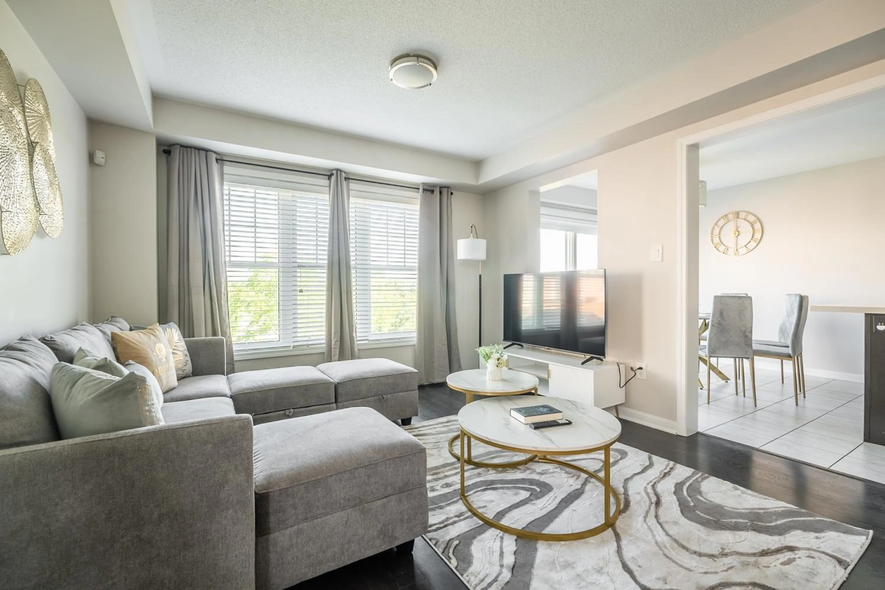 TV and multimedia in GLOBALSTAY Modern 3 Bedroom House in Brampton