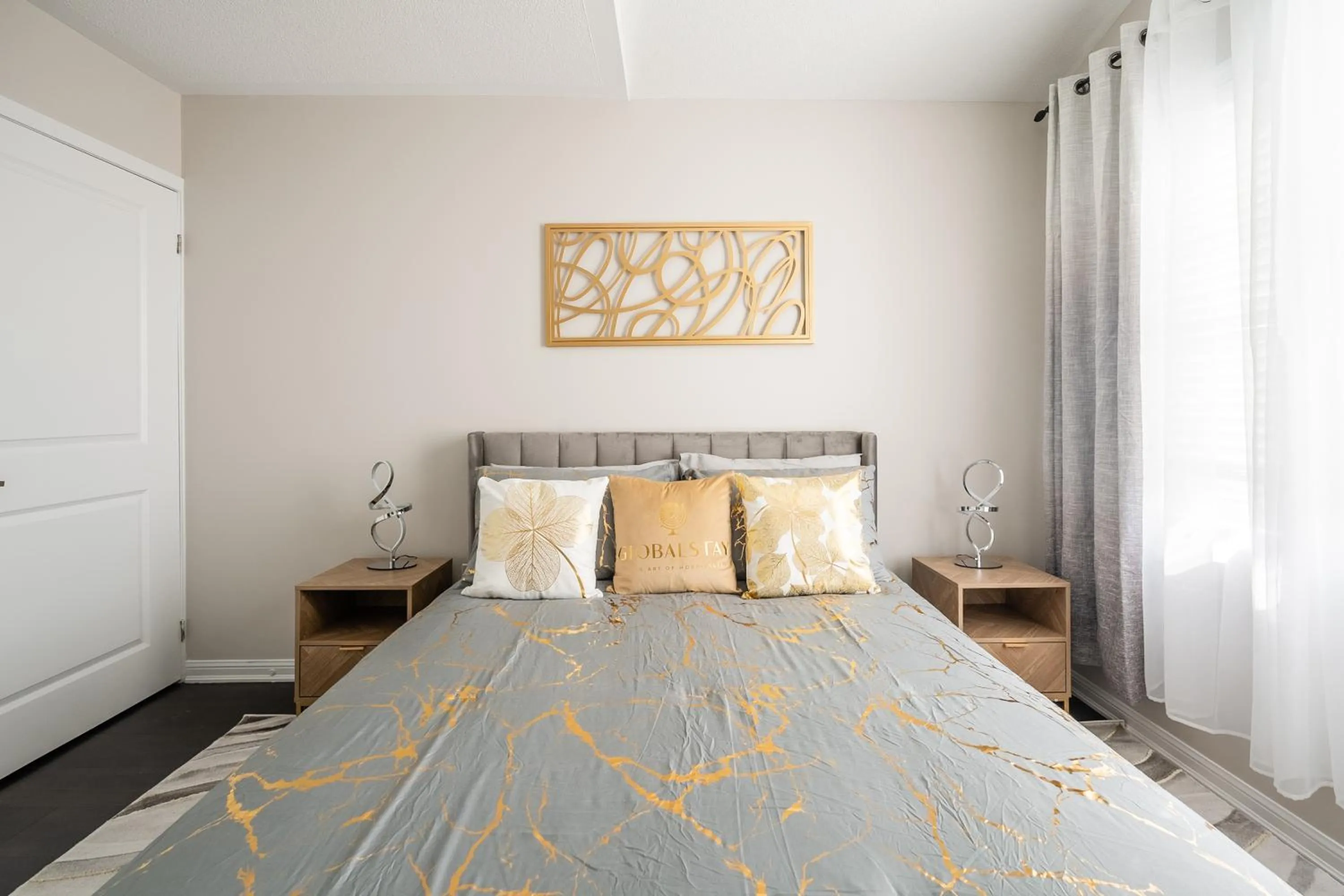 Bed in GLOBALSTAY Modern 3 Bedroom House in Brampton