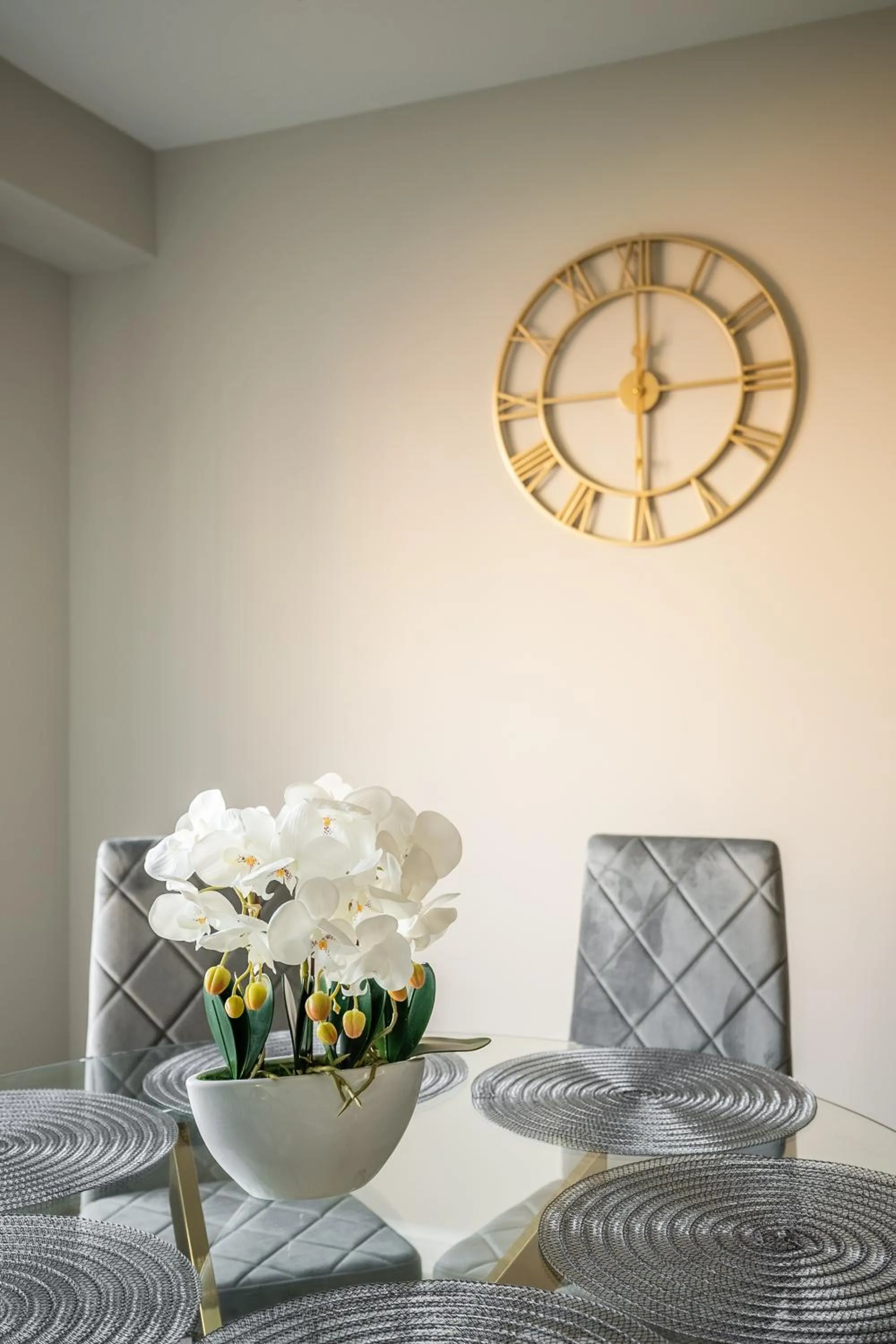 Dining area in GLOBALSTAY Modern 3 Bedroom House in Brampton